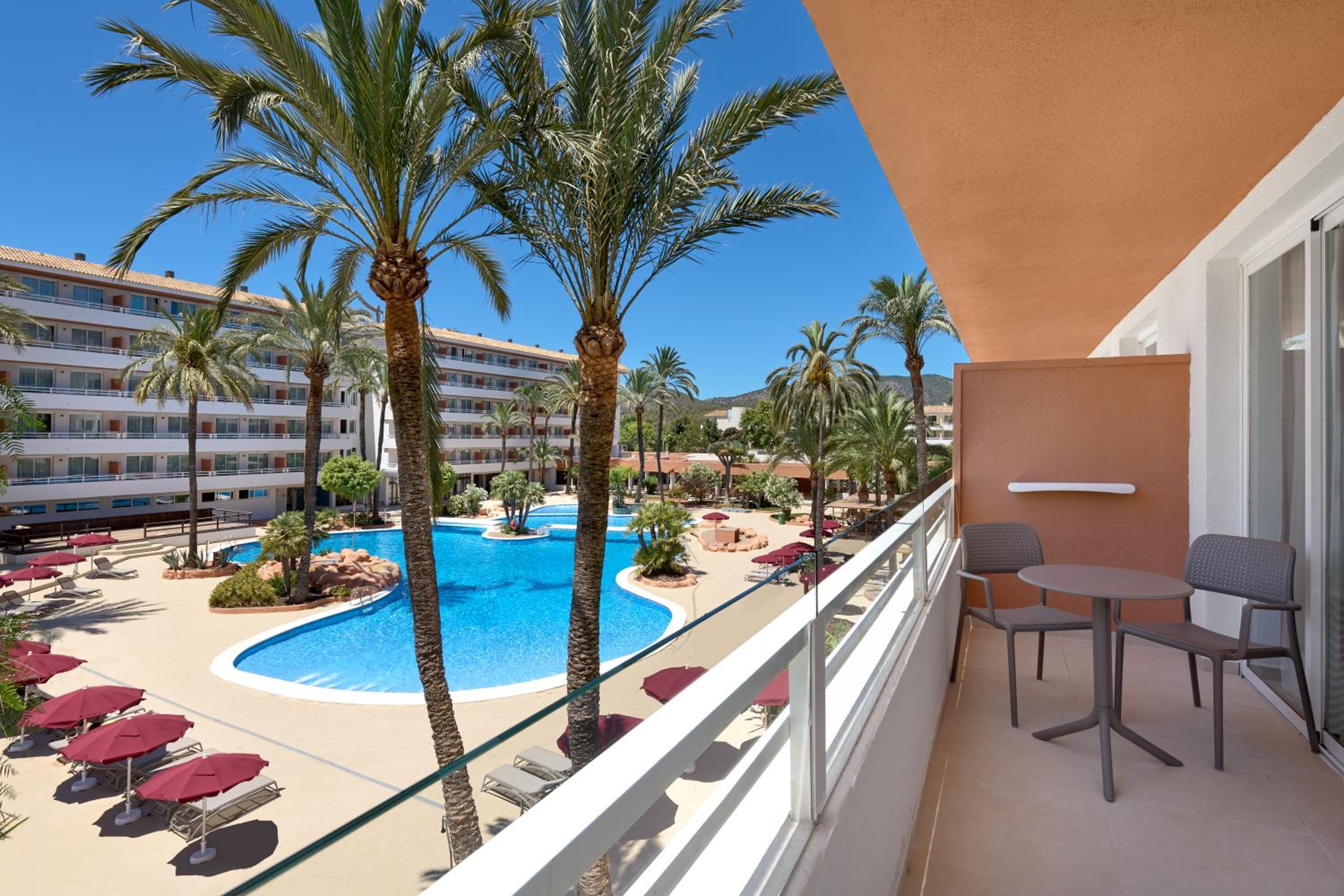 Loft Room with Pool View (2 Adults + 1 Children) with Unlimited Brunch thumbnail 6