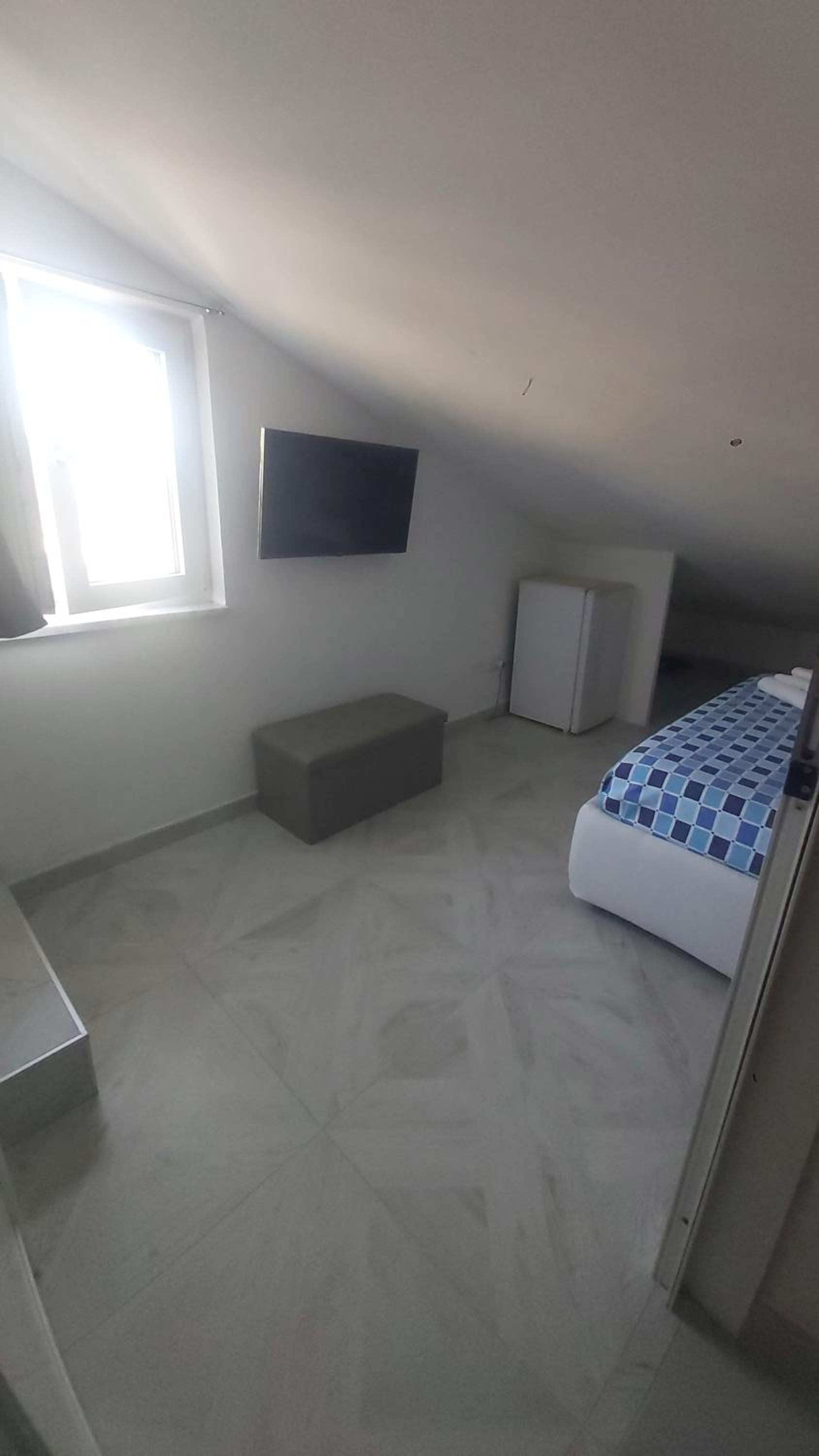 Deluxe Room (2 Adults + 1 Child)