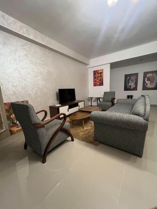 Three-Bedroom Premium Apartment with Balcony photo 2