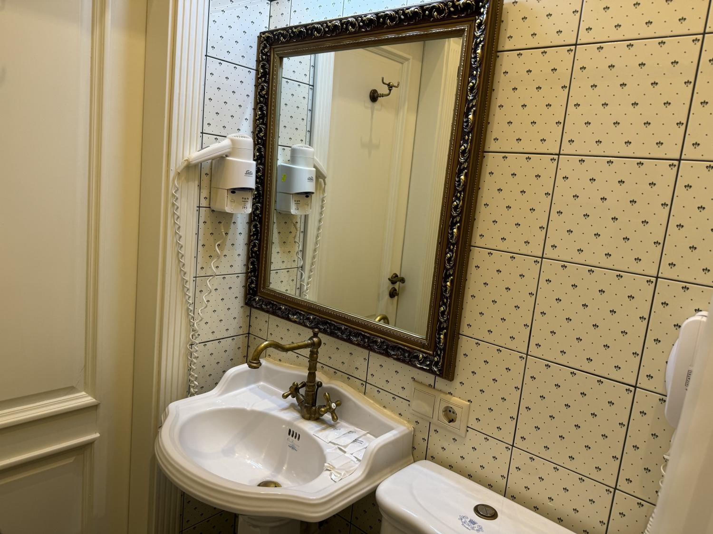 Budget Double Room photo 2