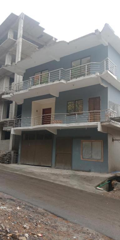 Three-Bedroom Apartment With Mountain View photo 1