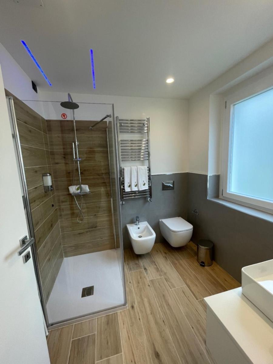 Family Room with Private Bathroom photo 2