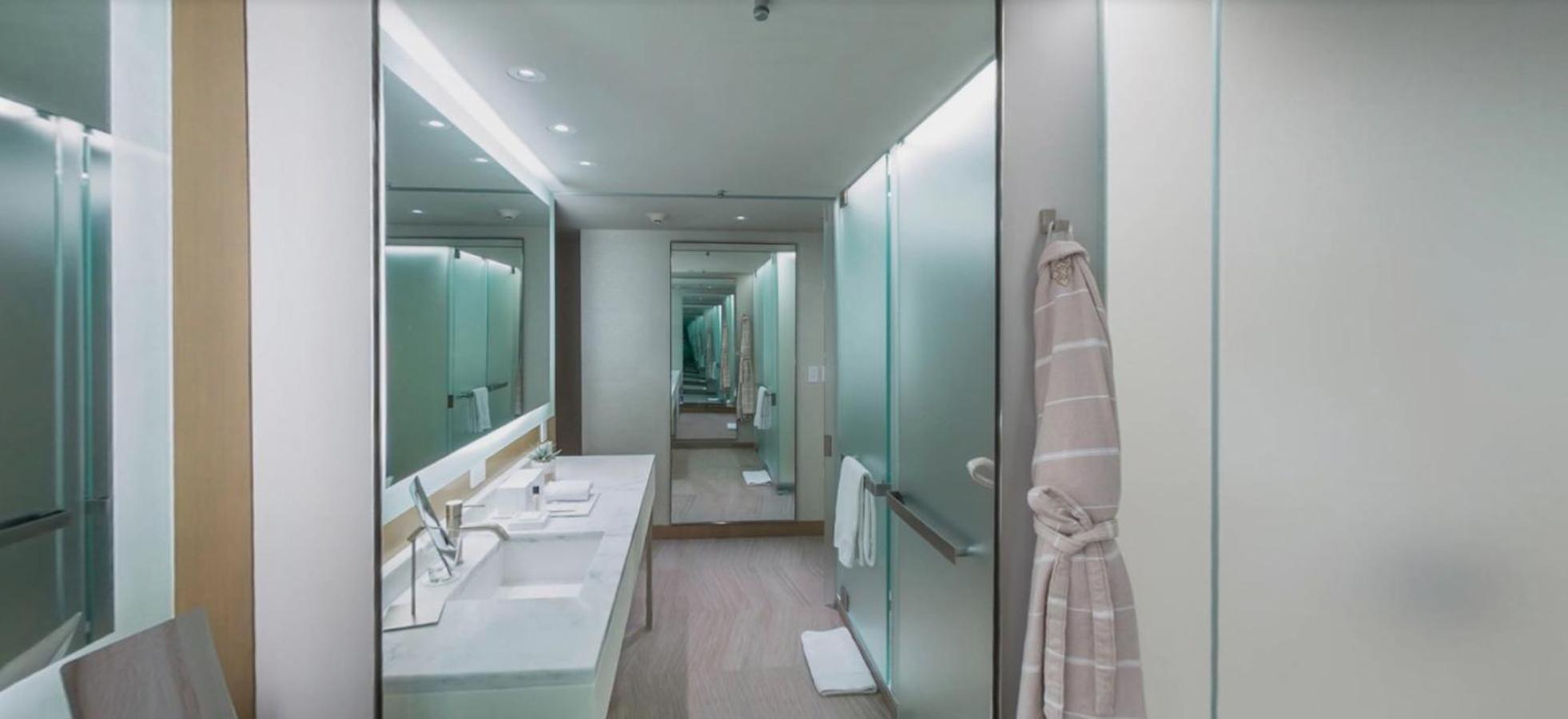 Premier City View One King Bed