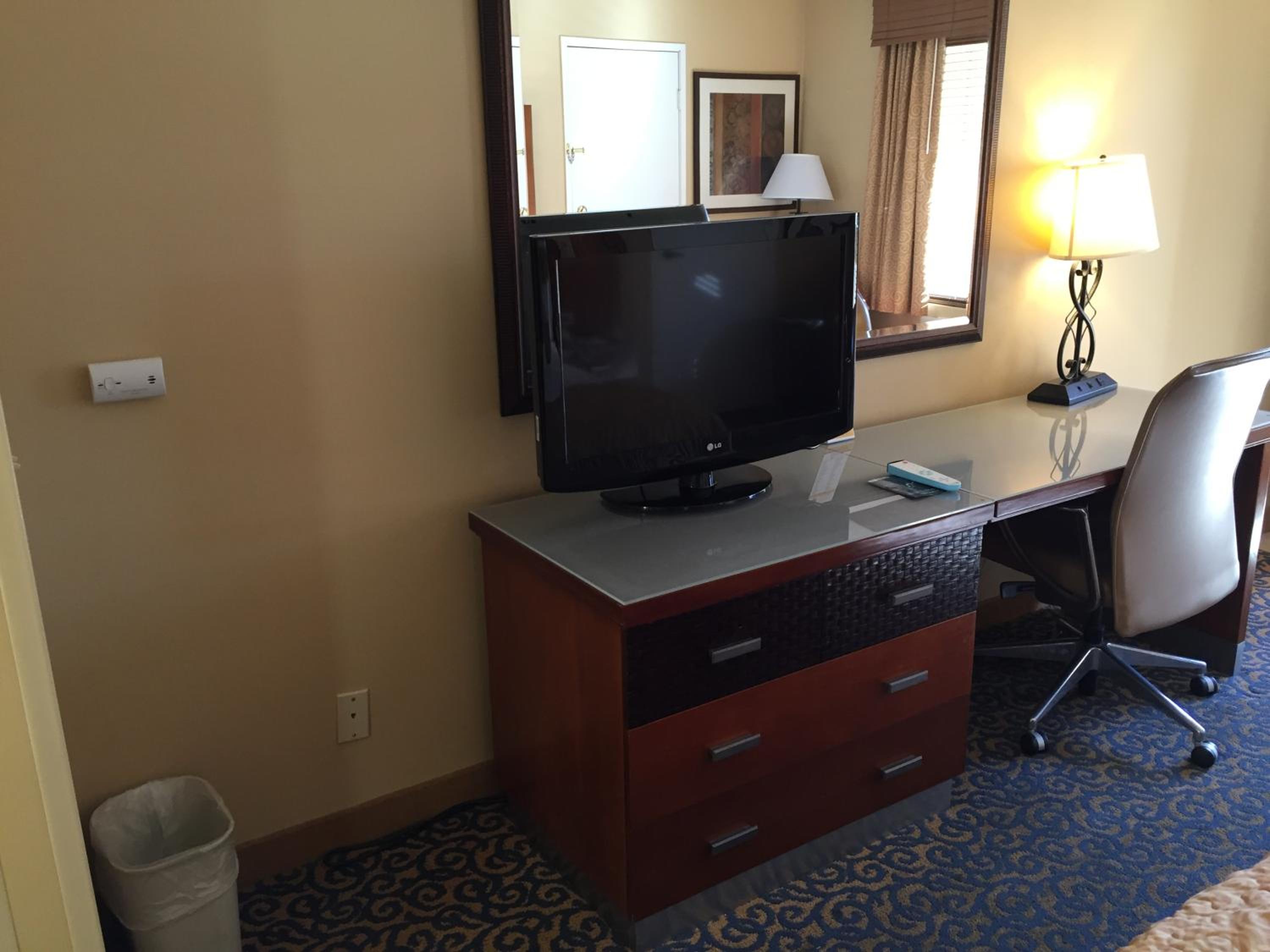 King Room with Bath Tub - Mobility Accessible/Non-Smoking - Photo 1