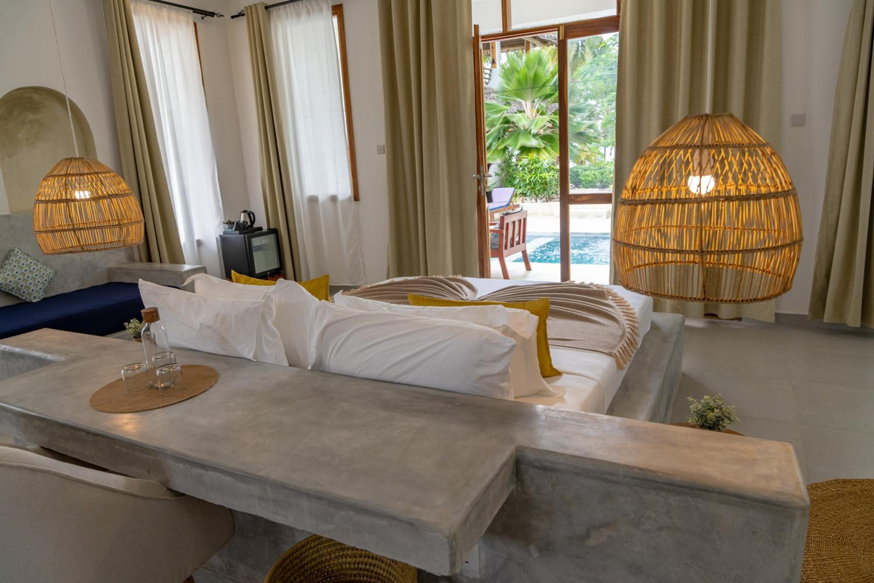 Junior Suite with Private Pool - Photo 9