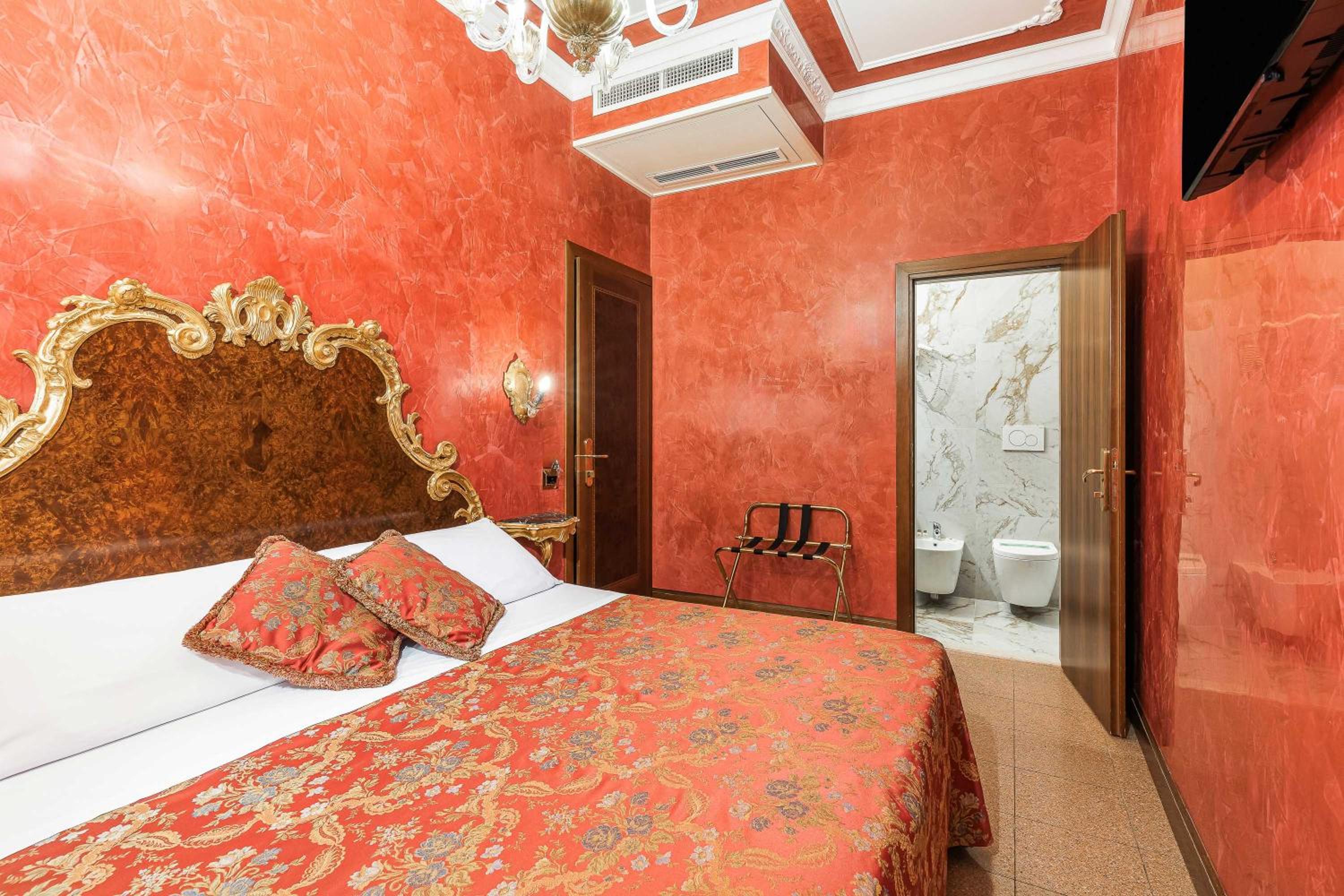 Superior Double or Twin Room photo 2