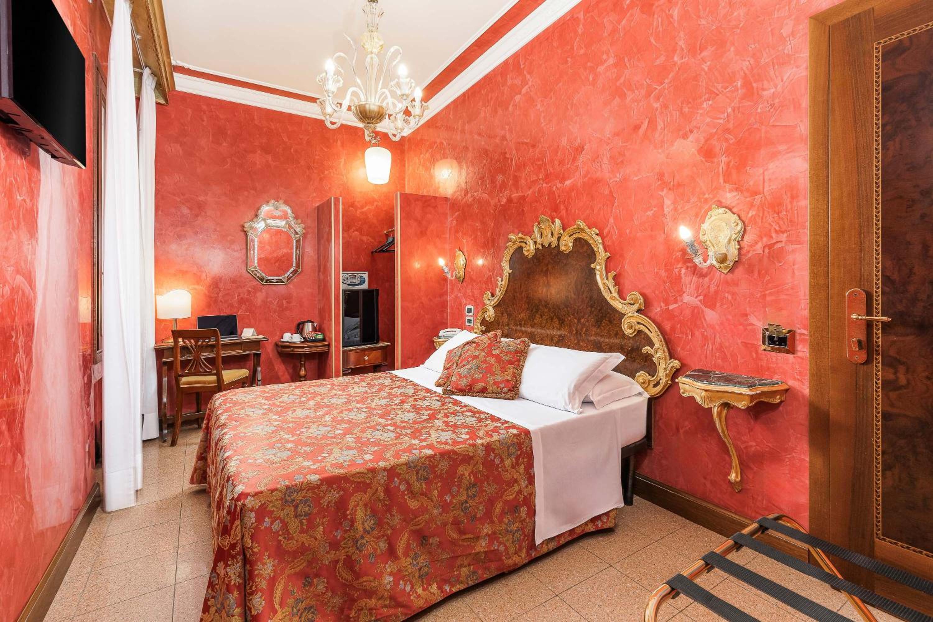 Superior Double or Twin Room photo 3