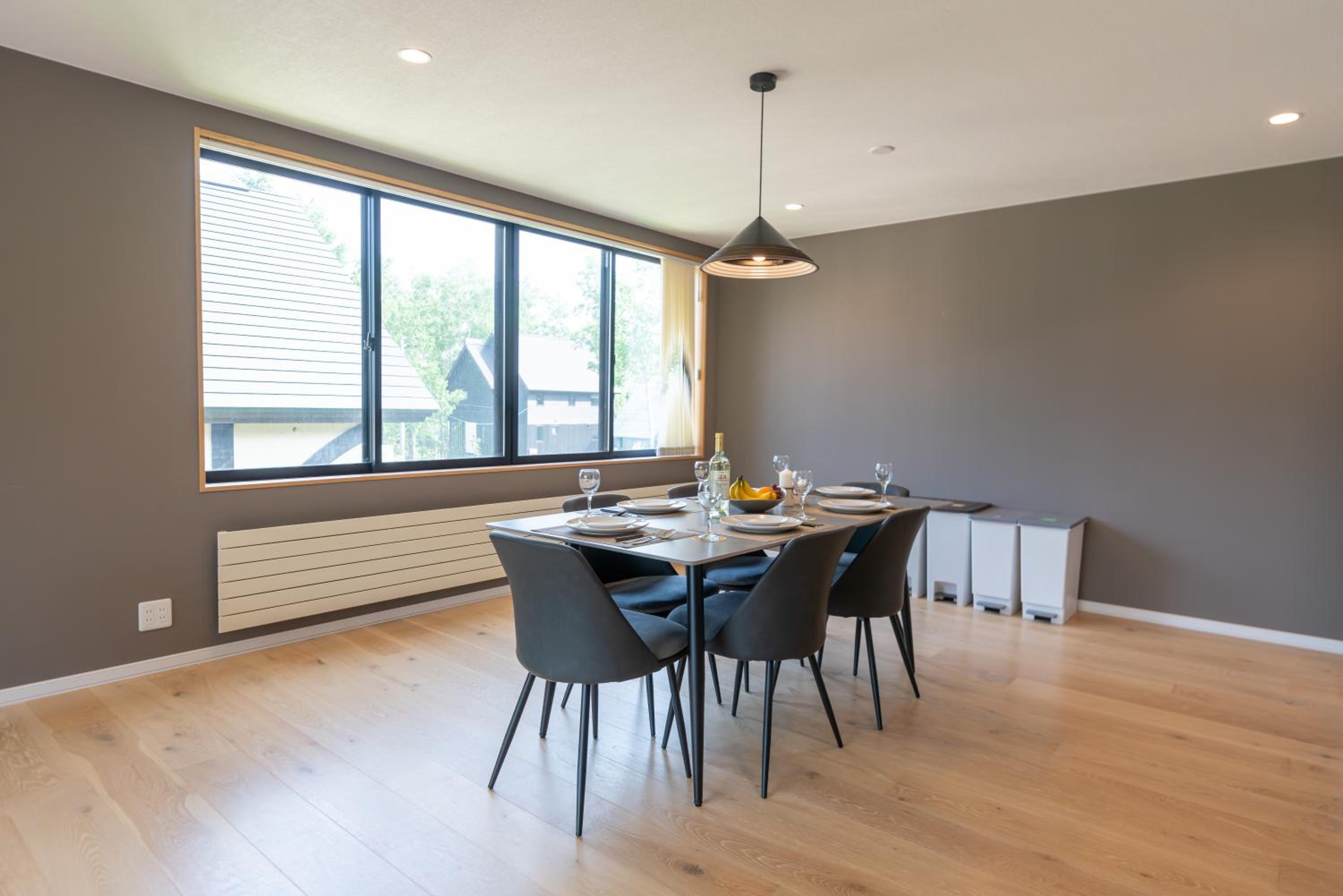 Three-Bedroom Apartment - High Floor photo 3