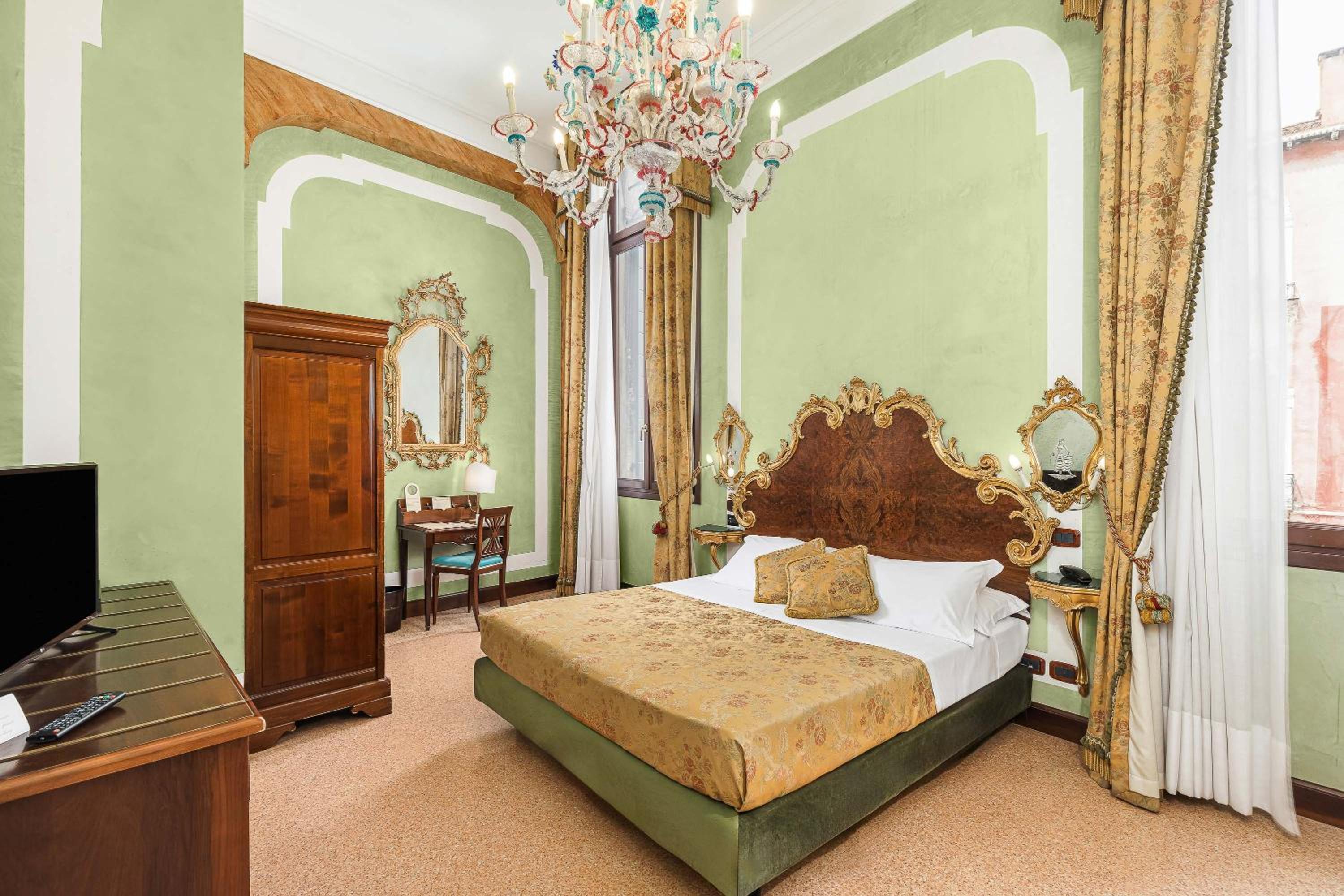 Luxury Double or Twin Room with Canal View photo 1
