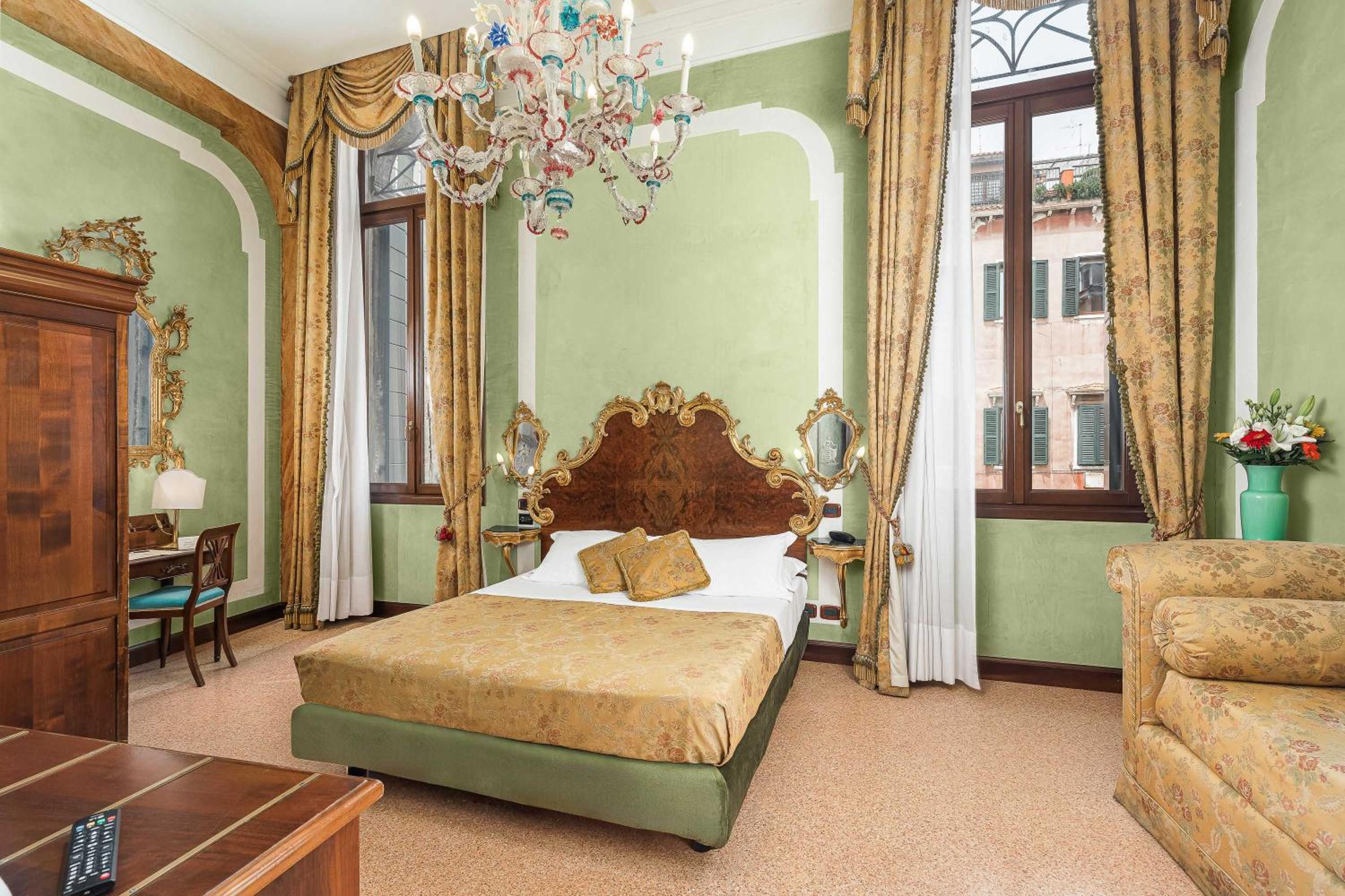 Luxury Double or Twin Room with Canal View photo 3
