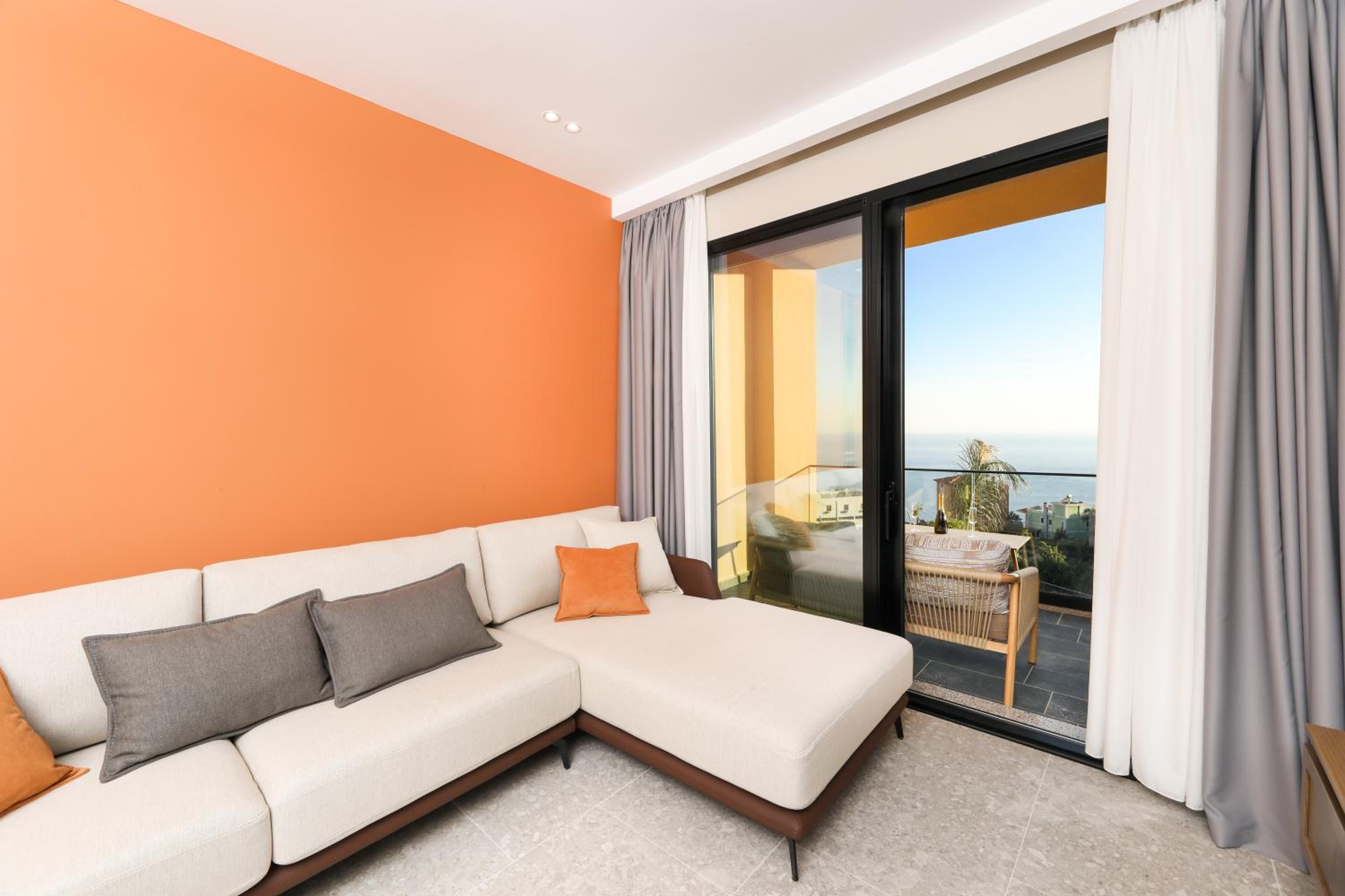 One-Bedroom Apartment With Balcony And Sea View