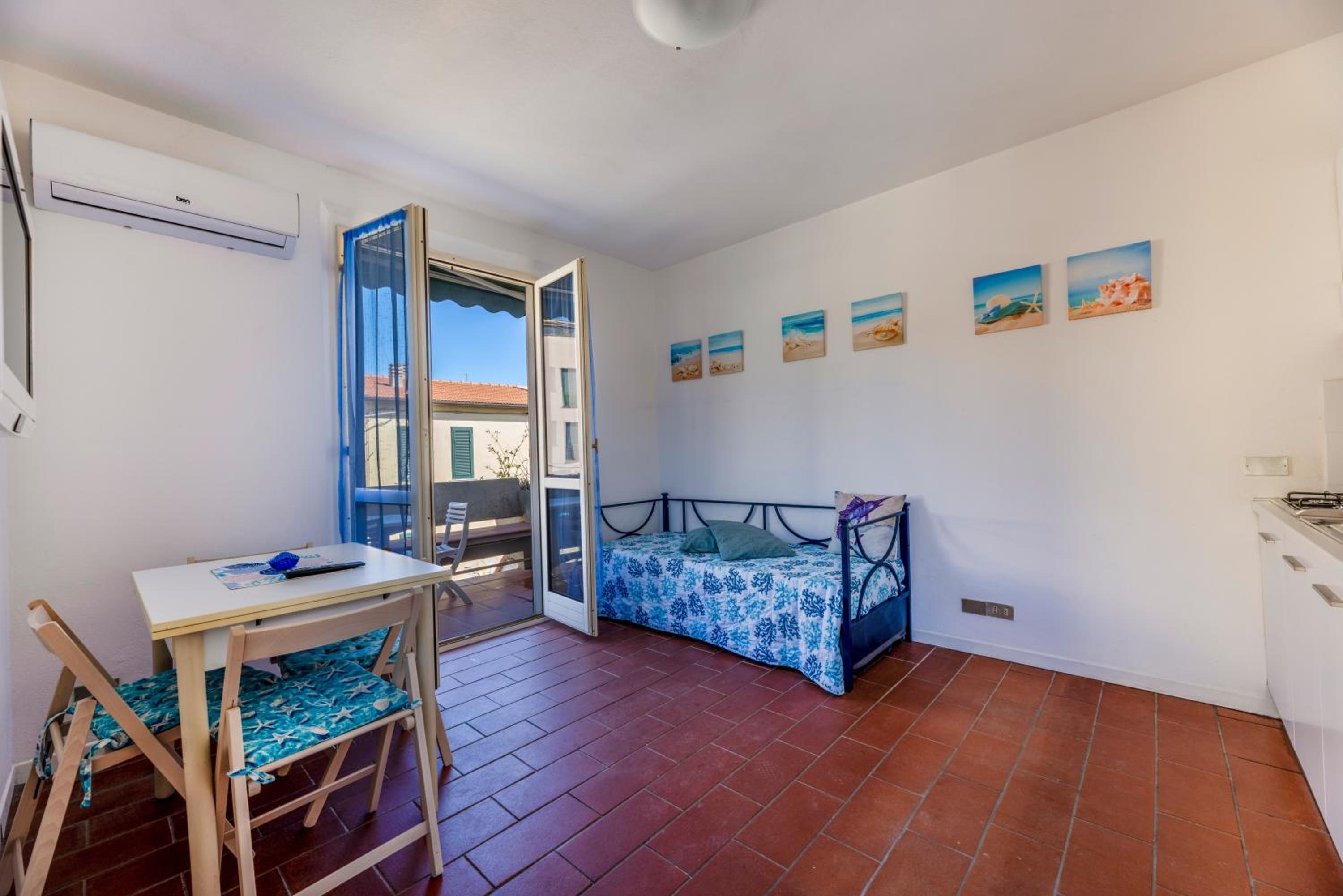 One-Bedroom House photo 1