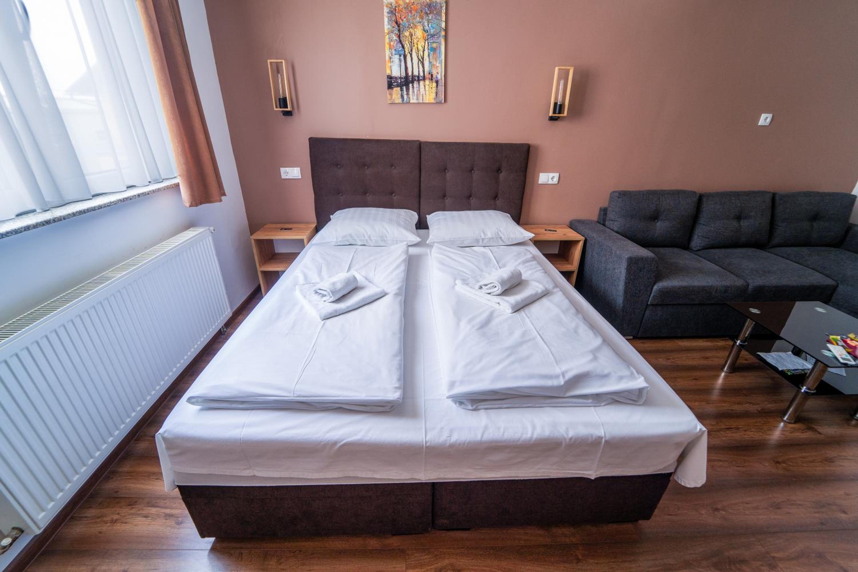 Quadruple Room with Private Bathroom photo 2