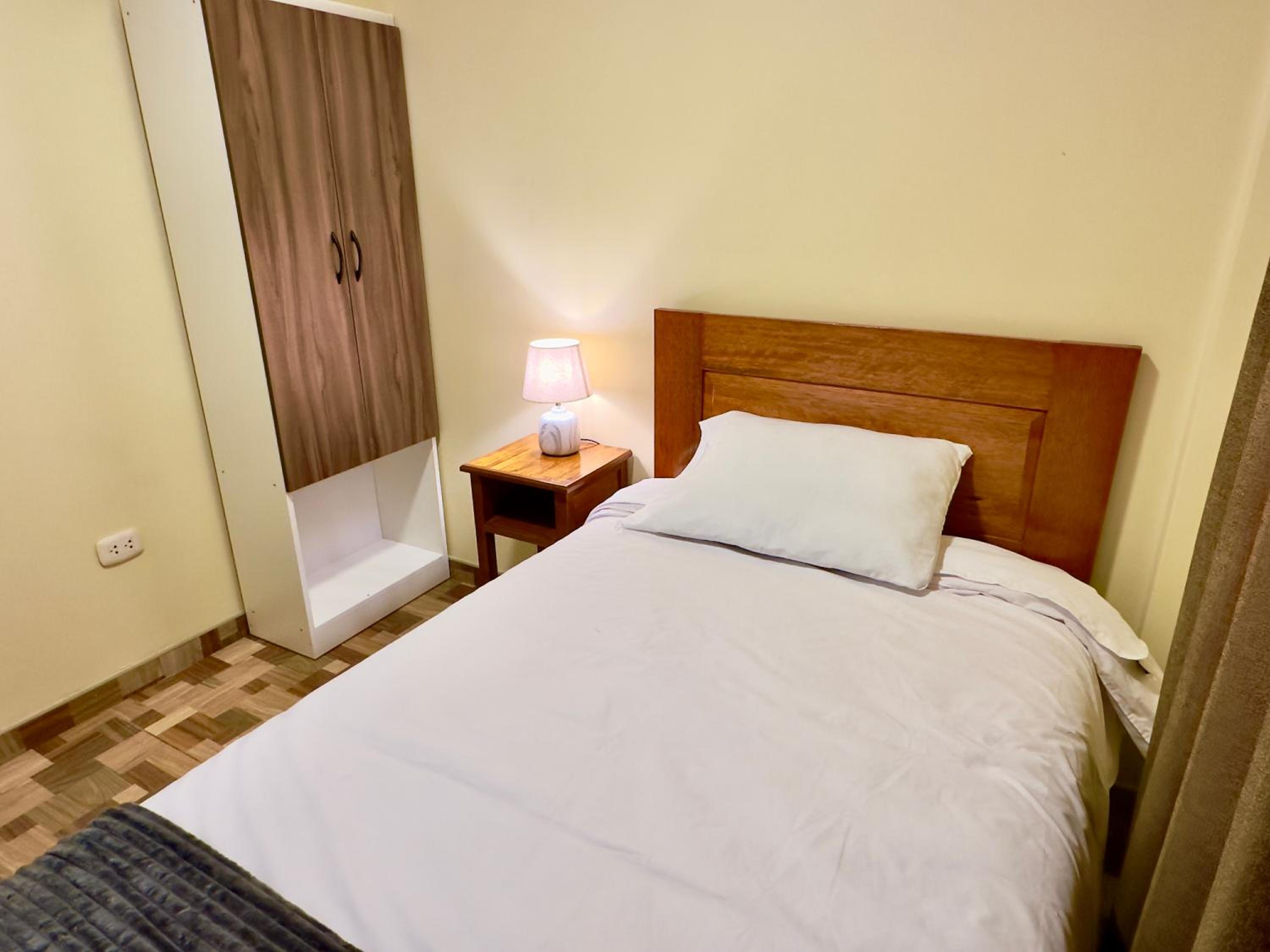 Single Room with Private Bathroom photo 2