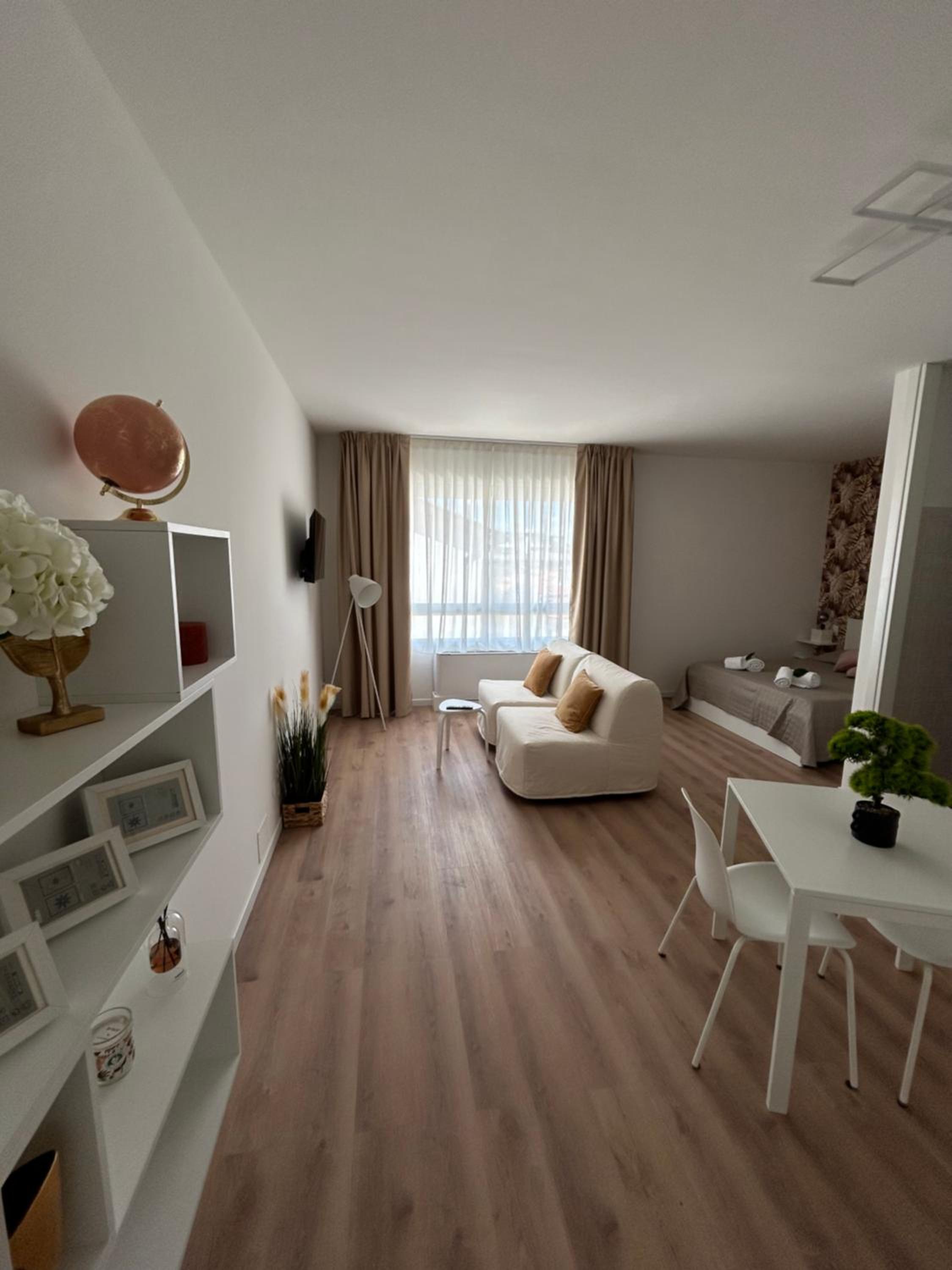 One-Bedroom Apartment photo 1