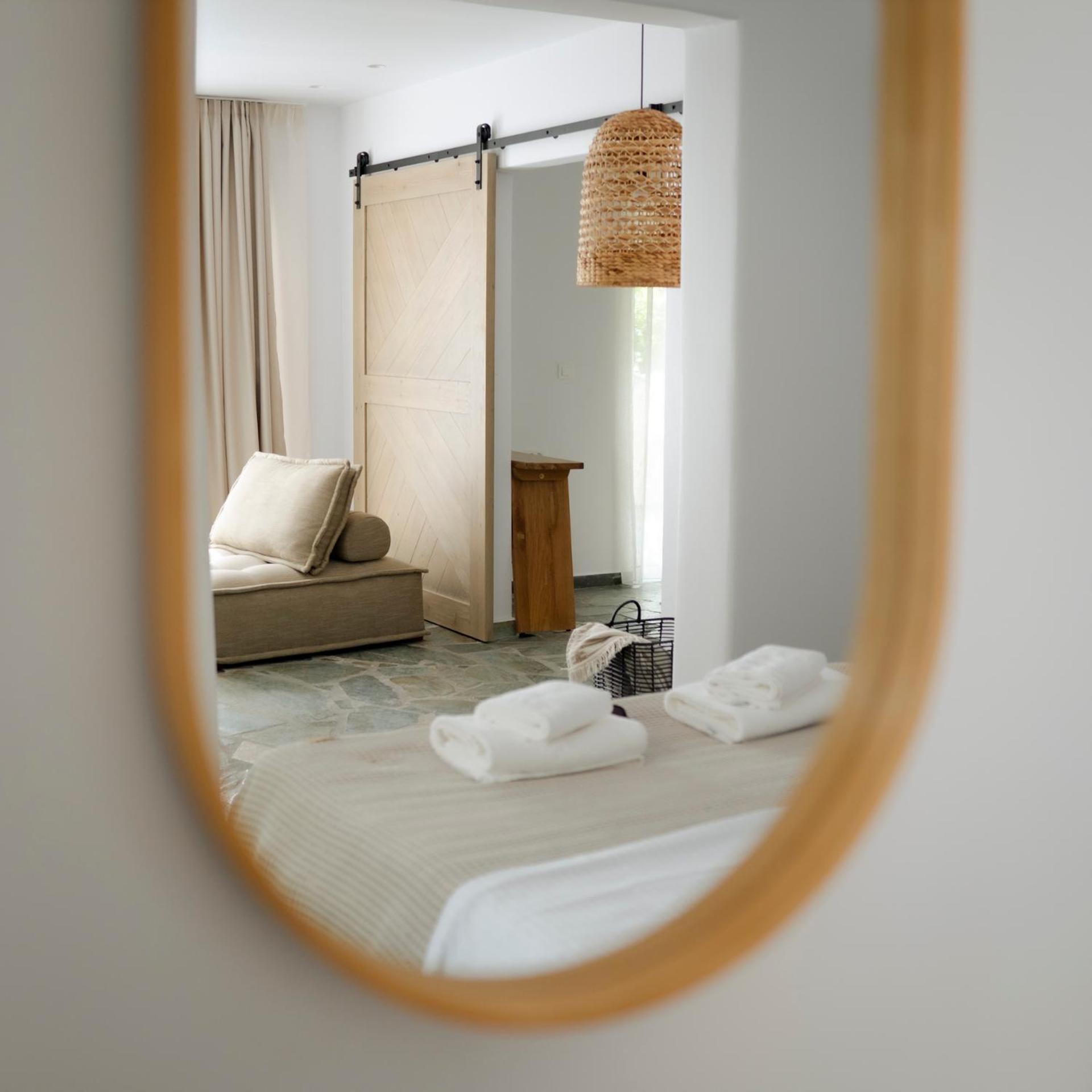 Deluxe Double Room (2 Adults + 2 Child) photo 2