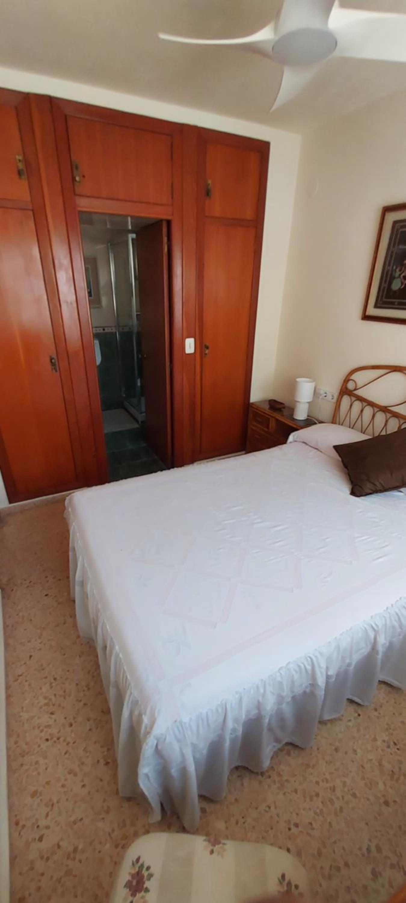 Apartamento de tres habitaciones con balcón