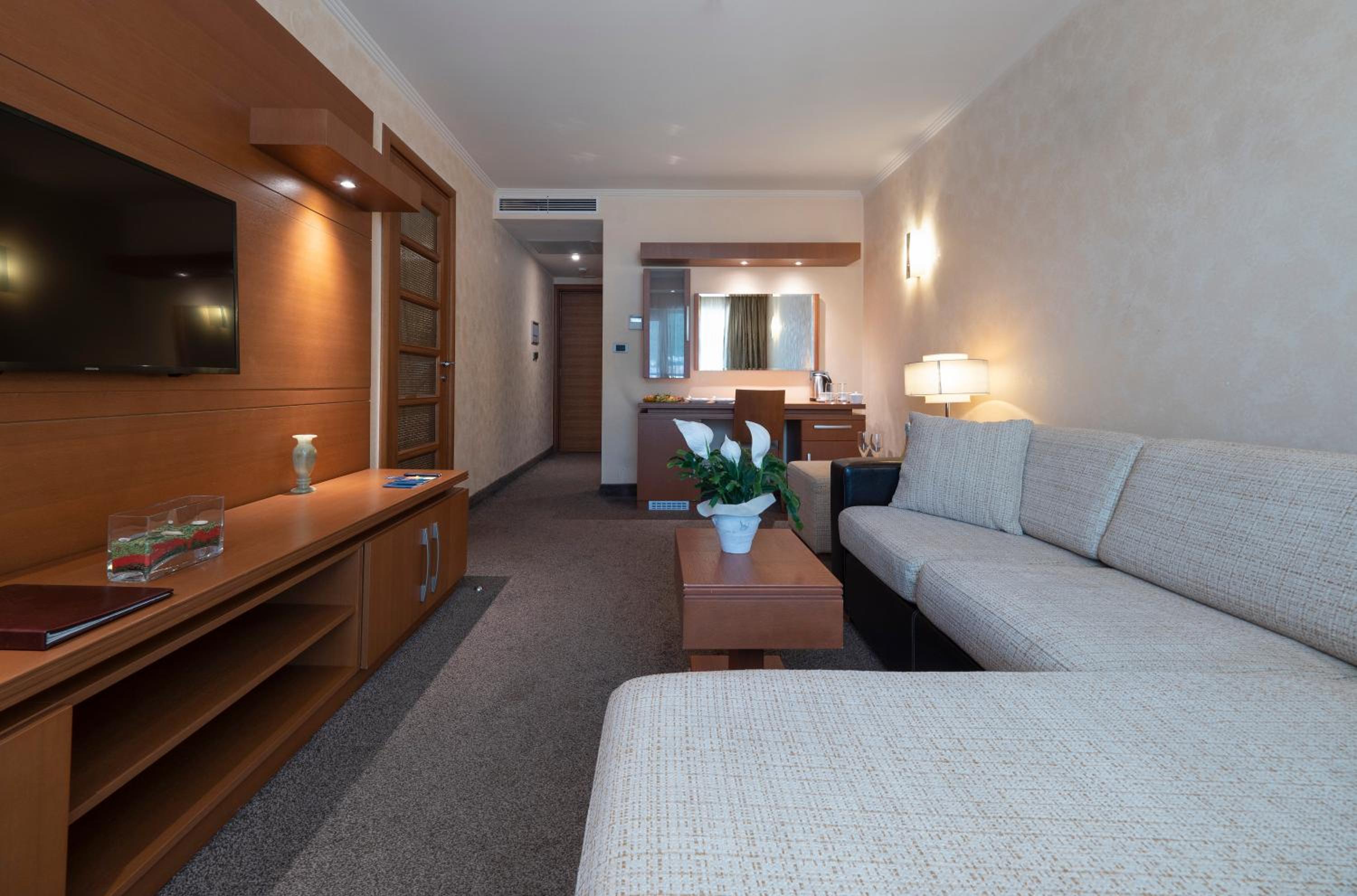 Family Room with Sea View - Photo 13