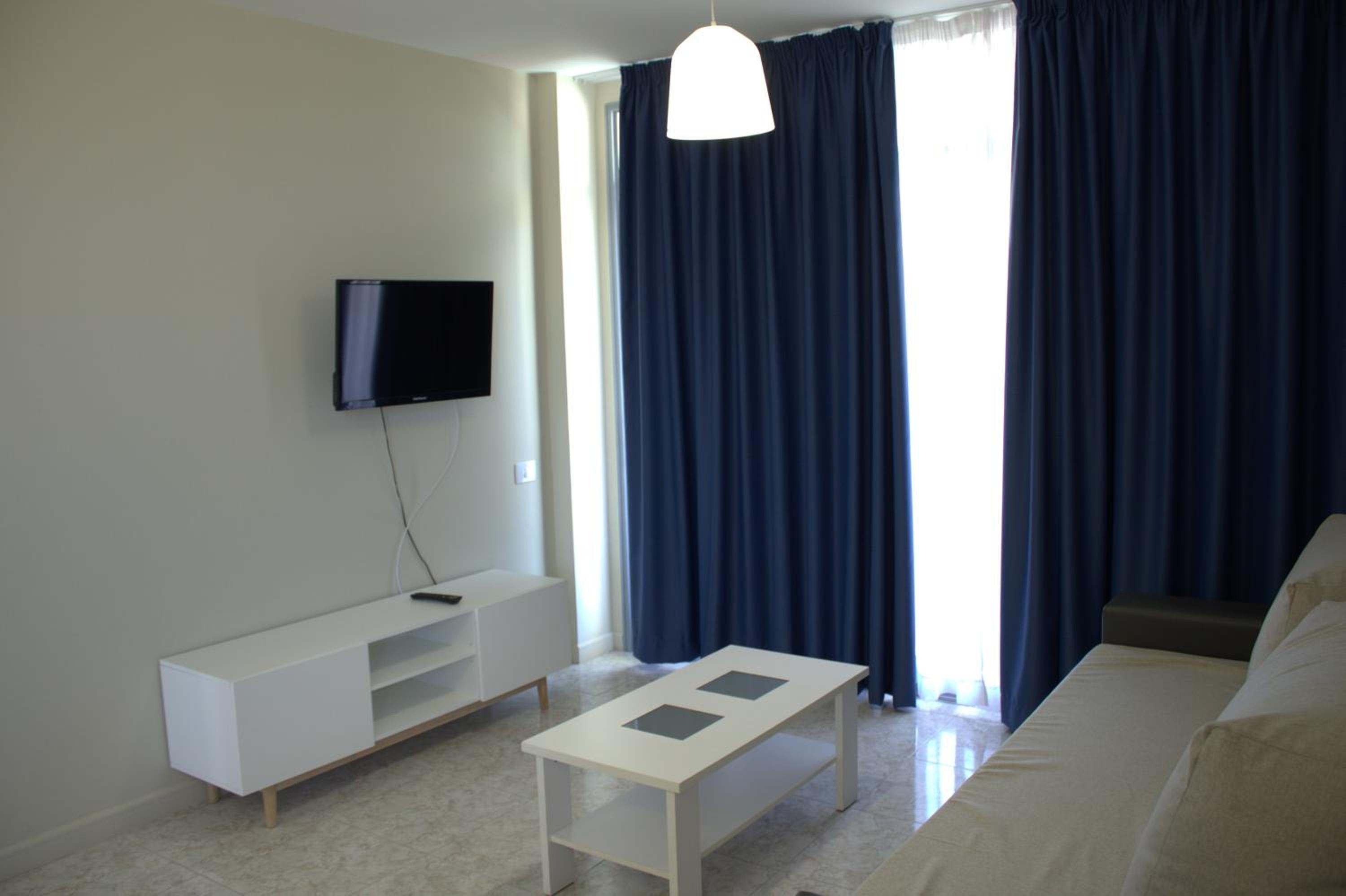 Apartamento de una habitación con balcón