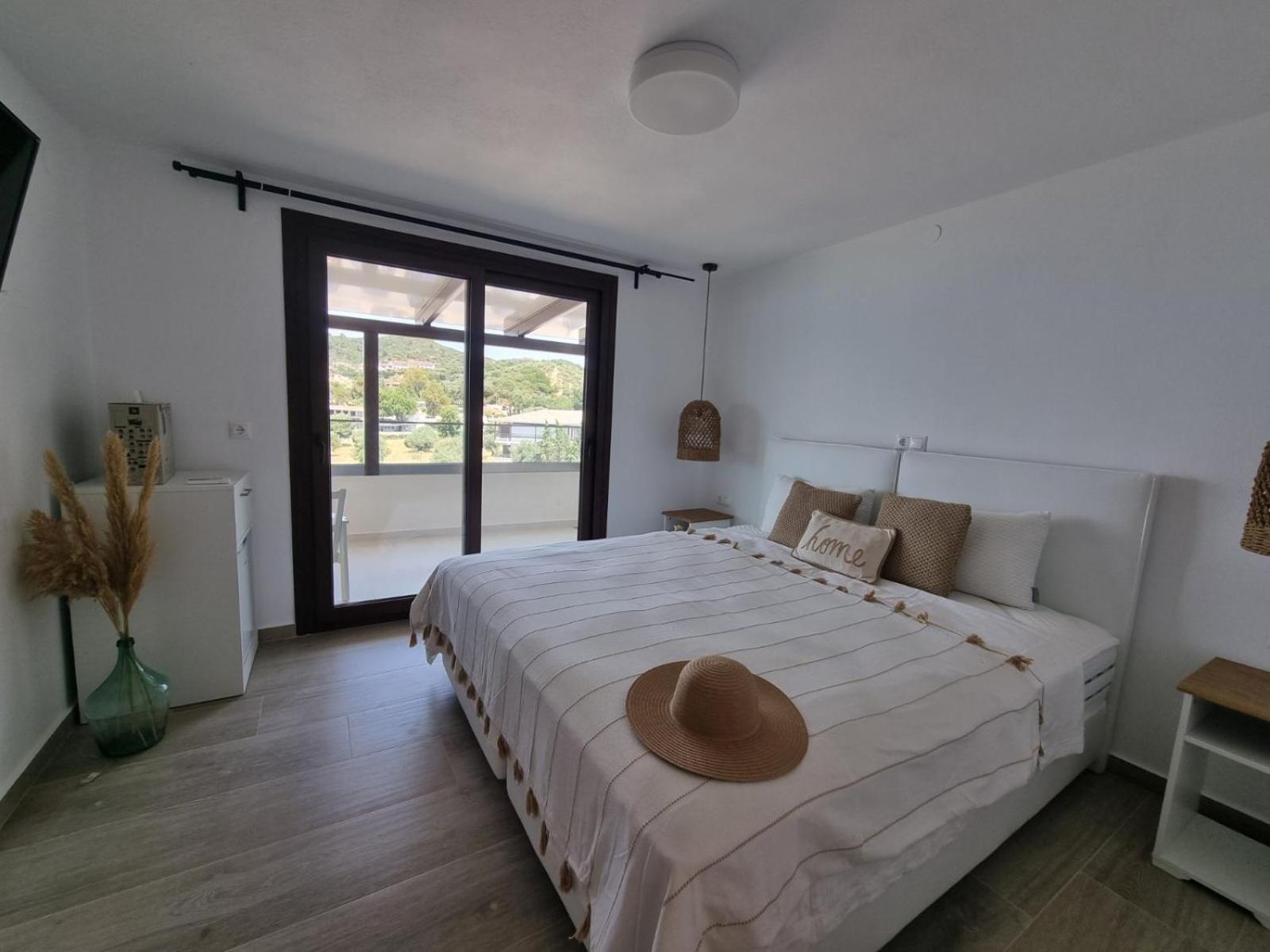 Deluxe Double Room With Balcony And Sea View