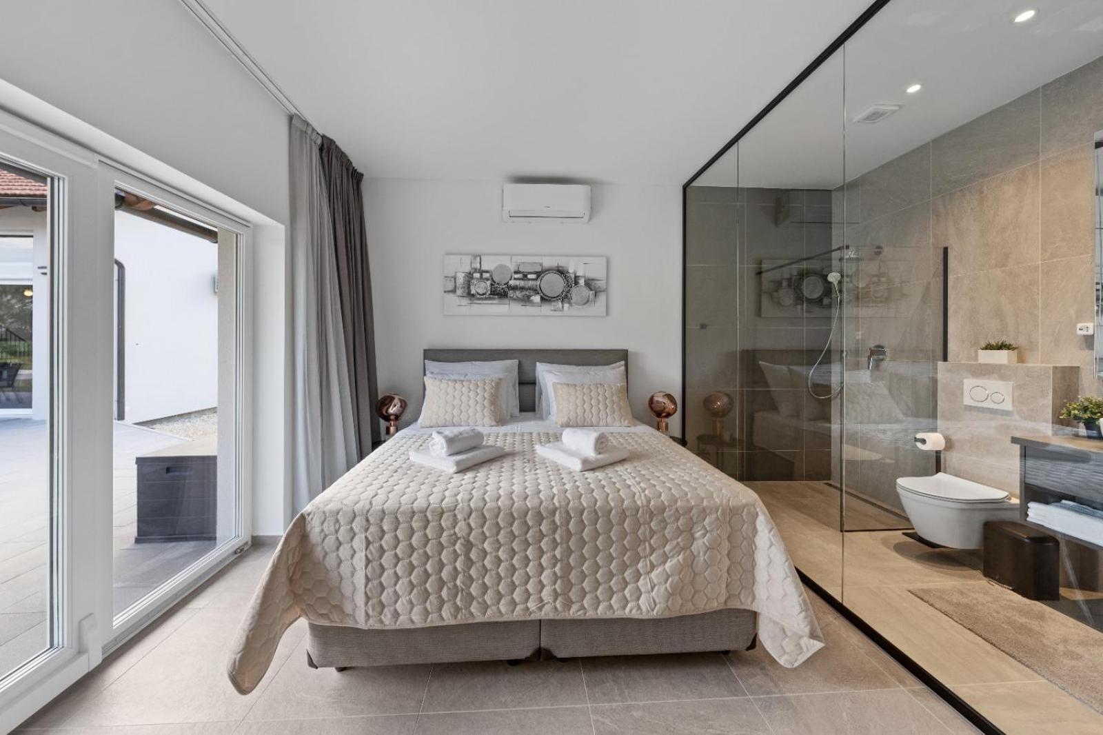 Villa photo 1