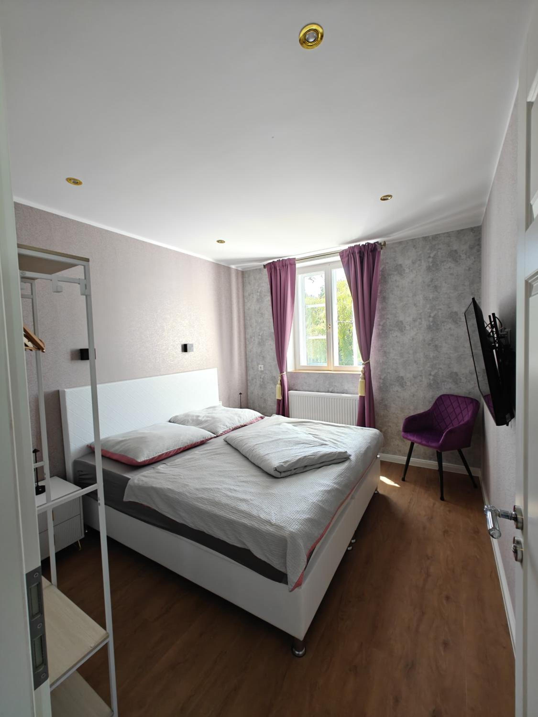 One-Bedroom Apartment photo 2