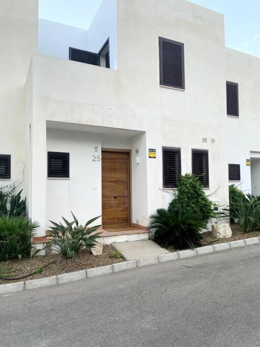 Three-Bedroom House photo 3