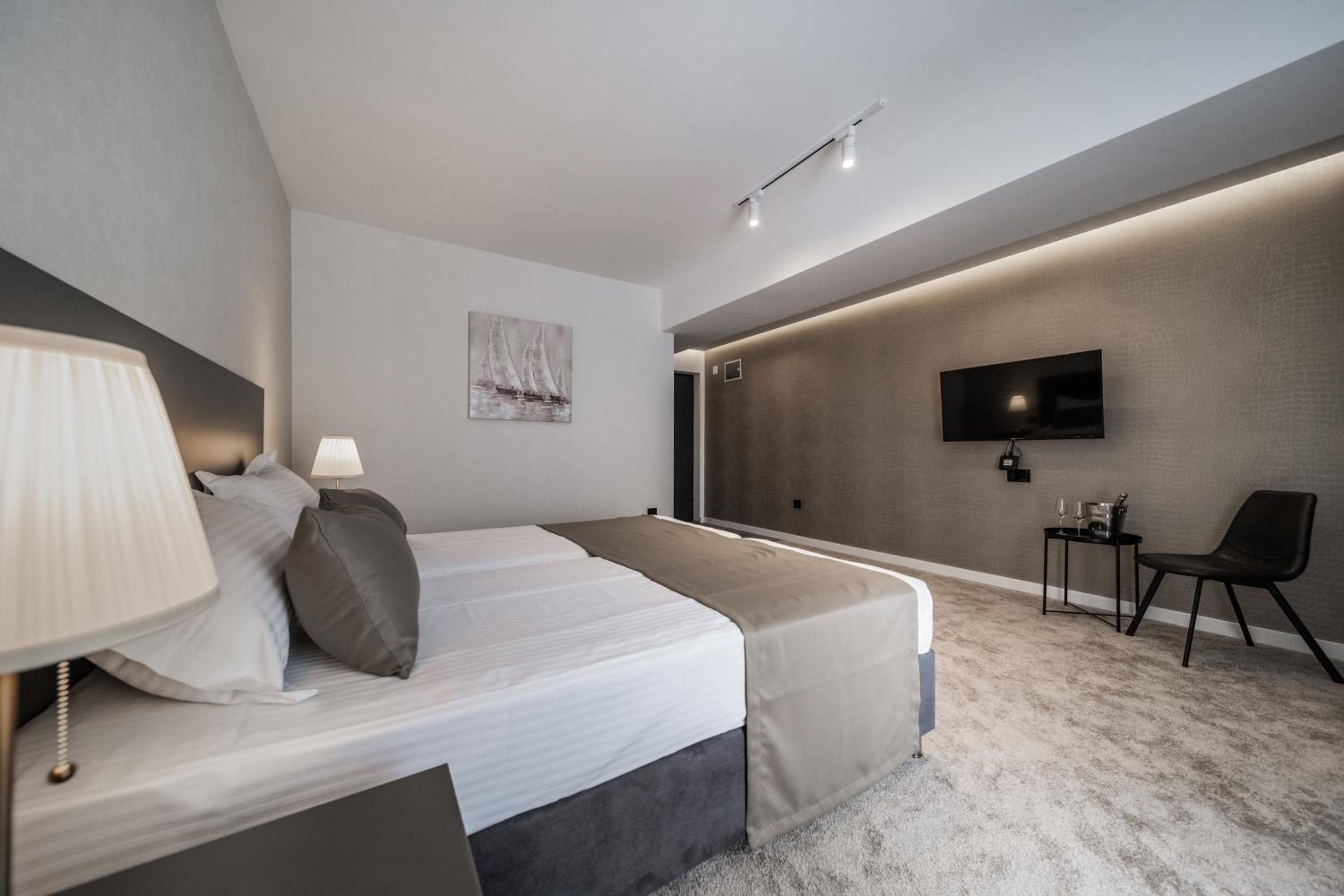 One-Bedroom Apartment With Balcony