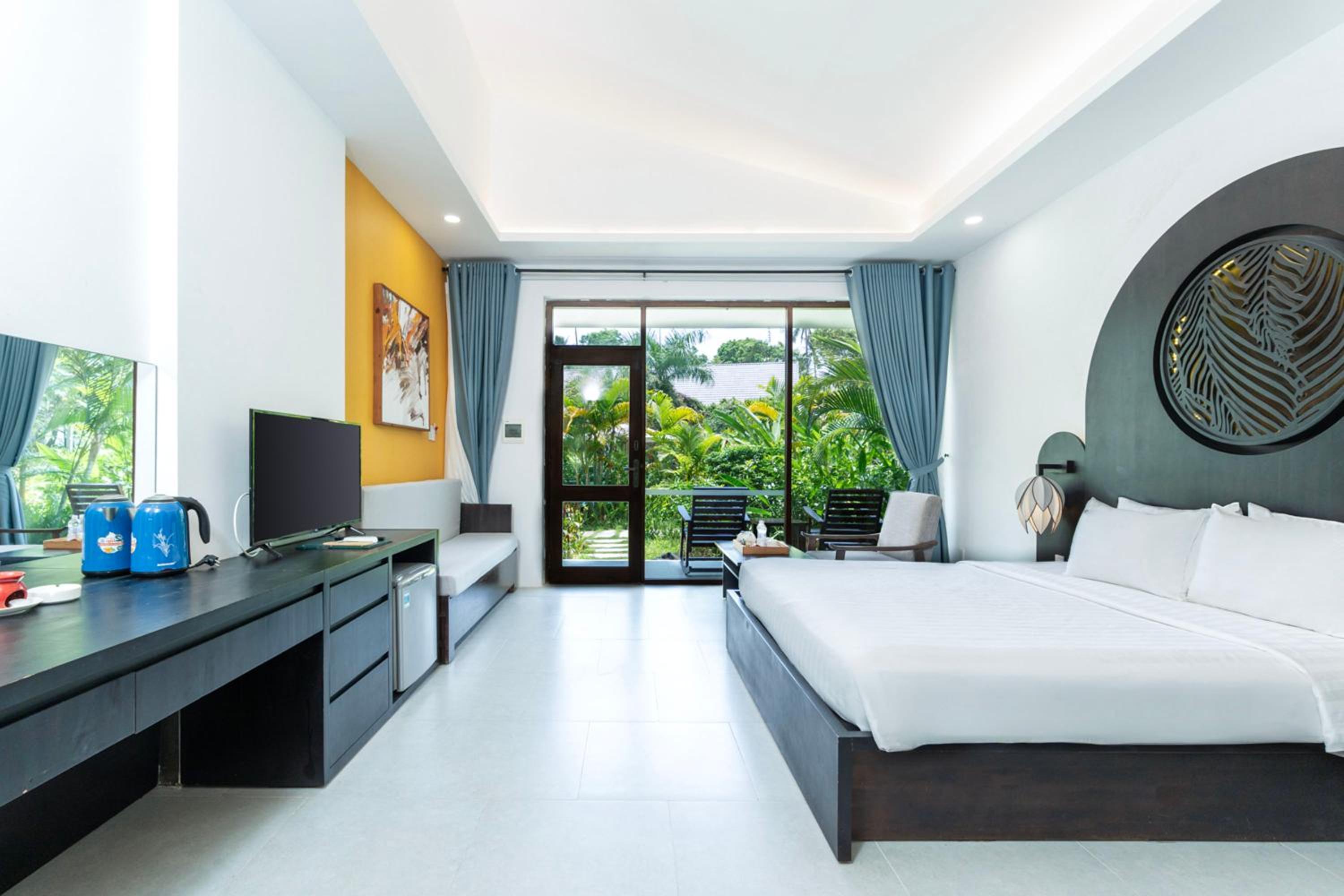King Room with Pool View