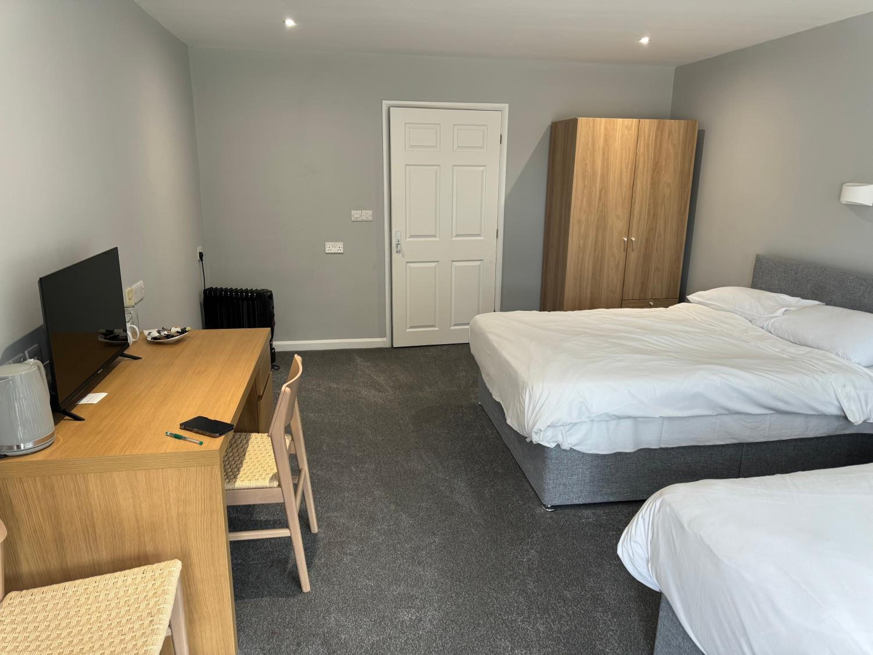 Standard Twin Room - Photo 2