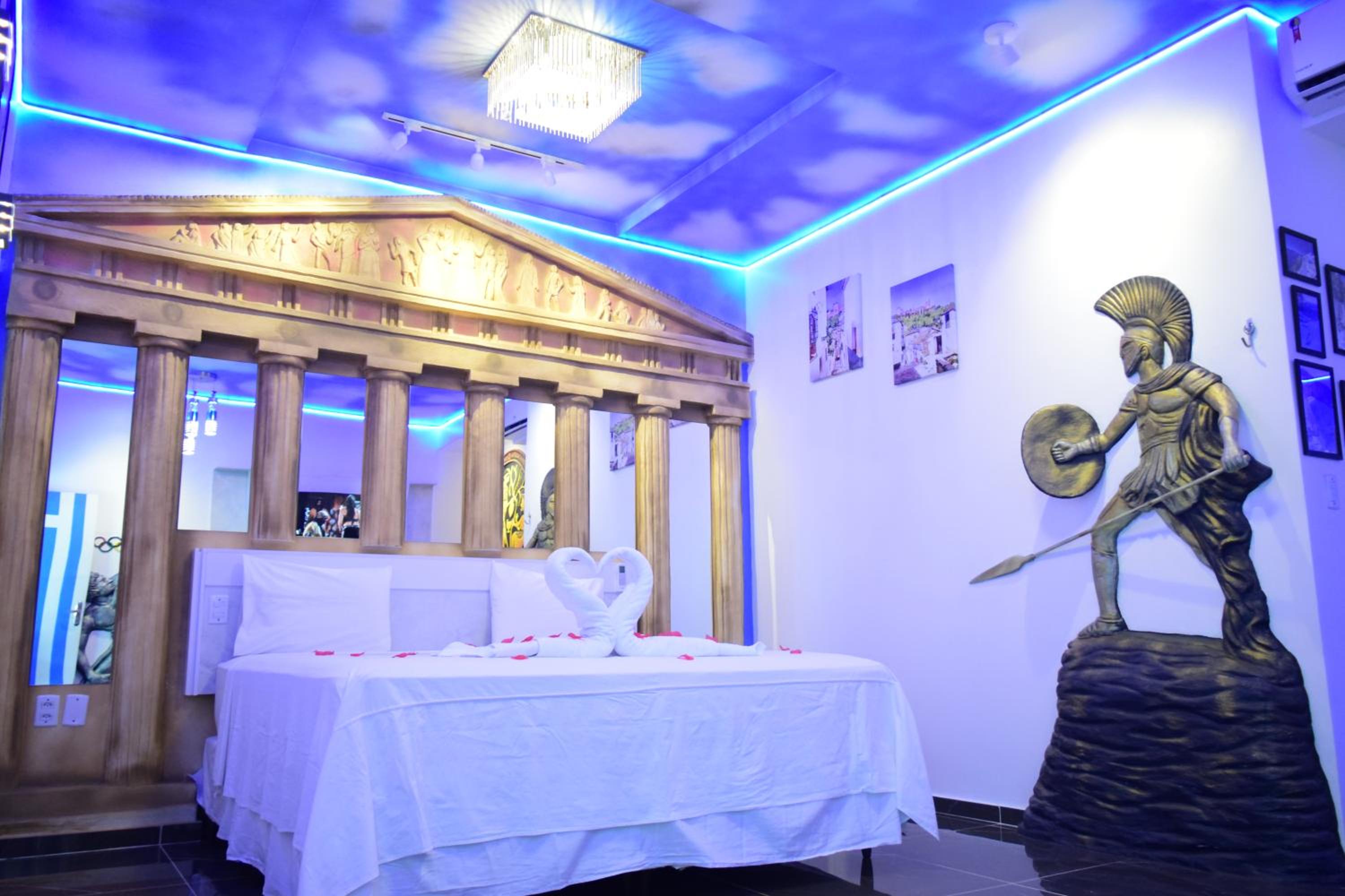 King Suite with Spa Bath photo 1