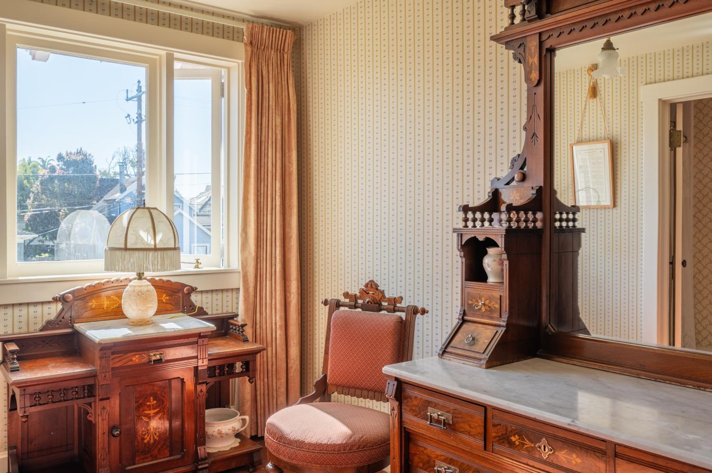 Deluxe Queen Room photo 3