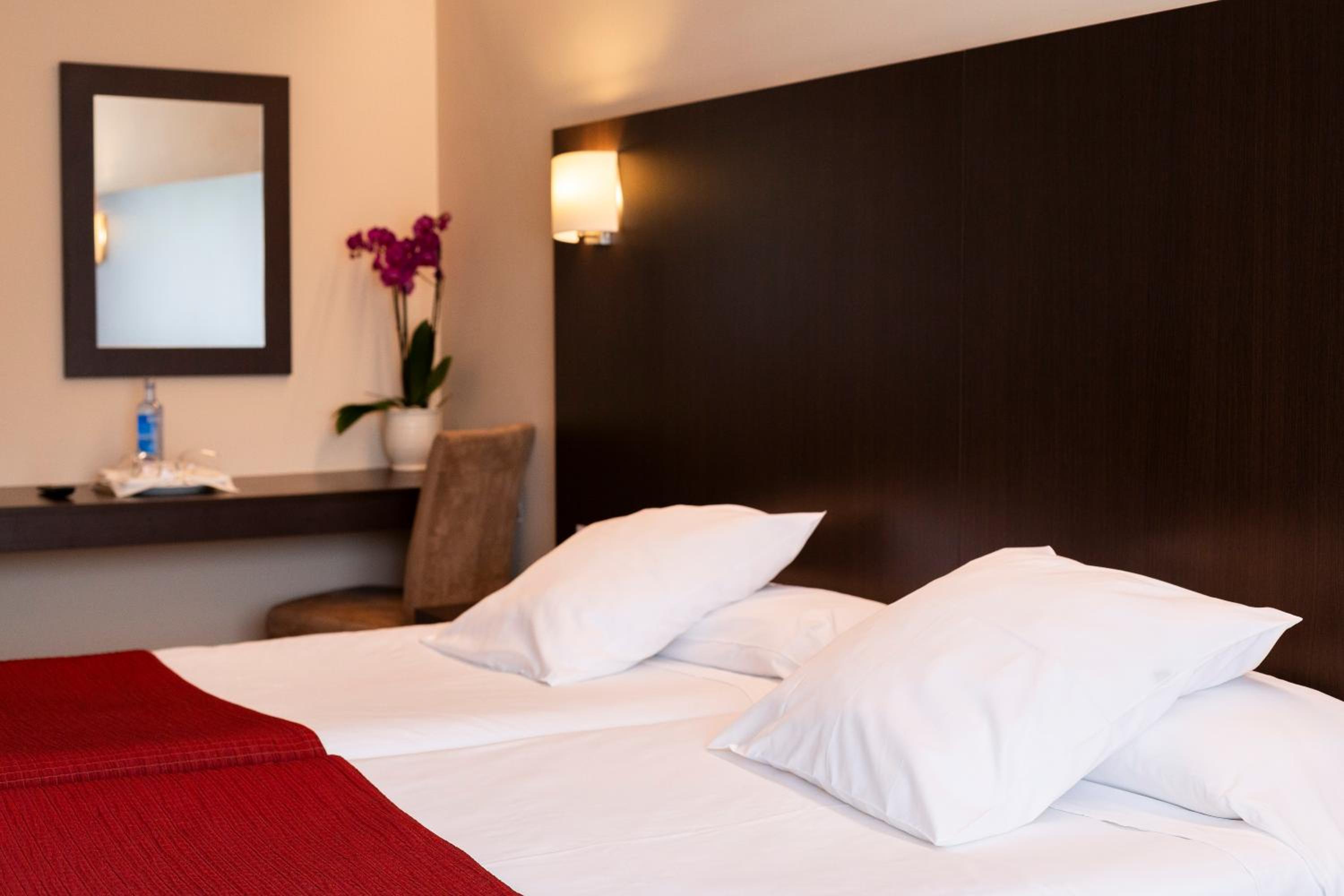 Double or Twin Room - Photo 3