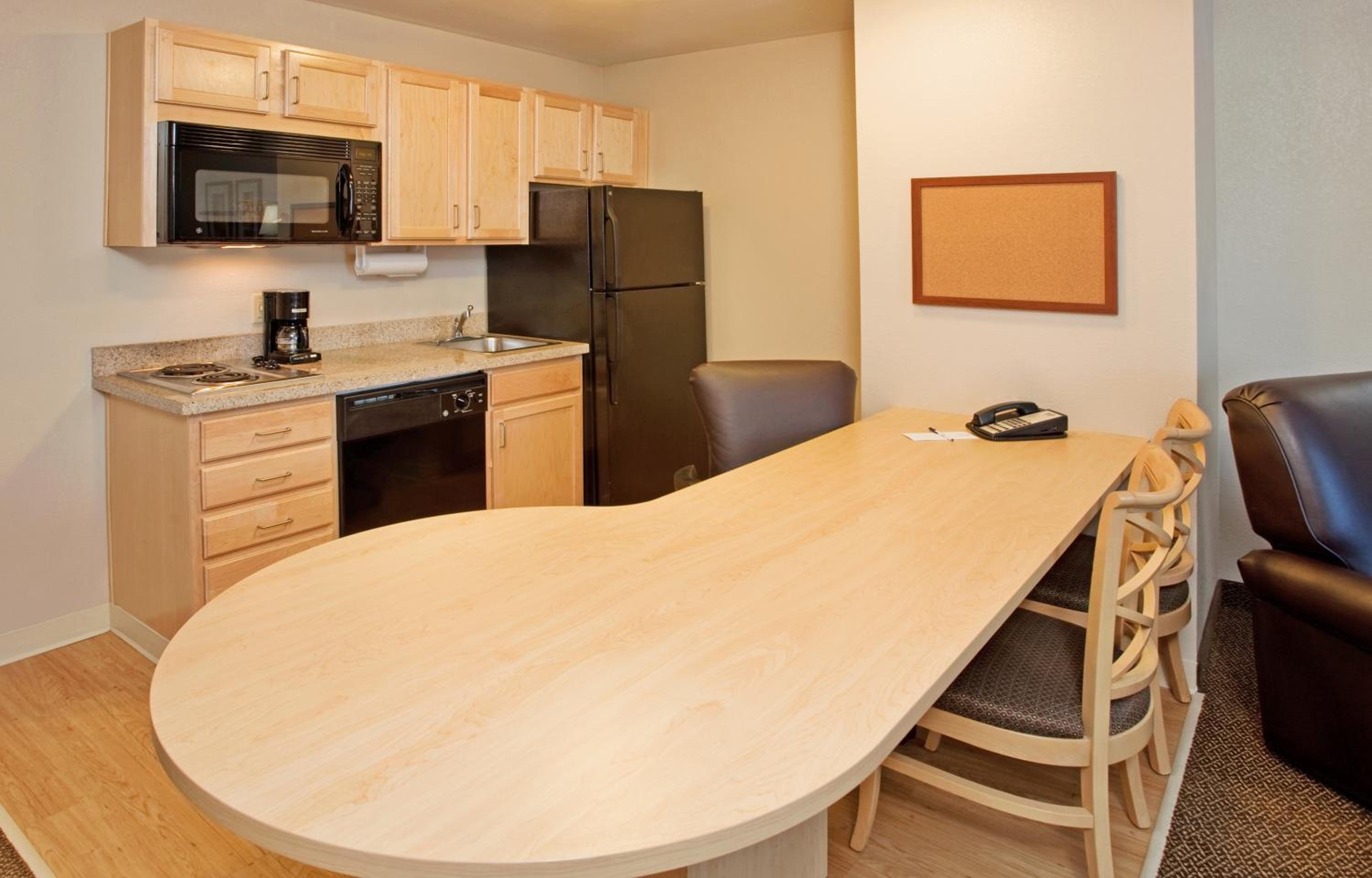 One-Bedroom Queen Suite - Photo 2