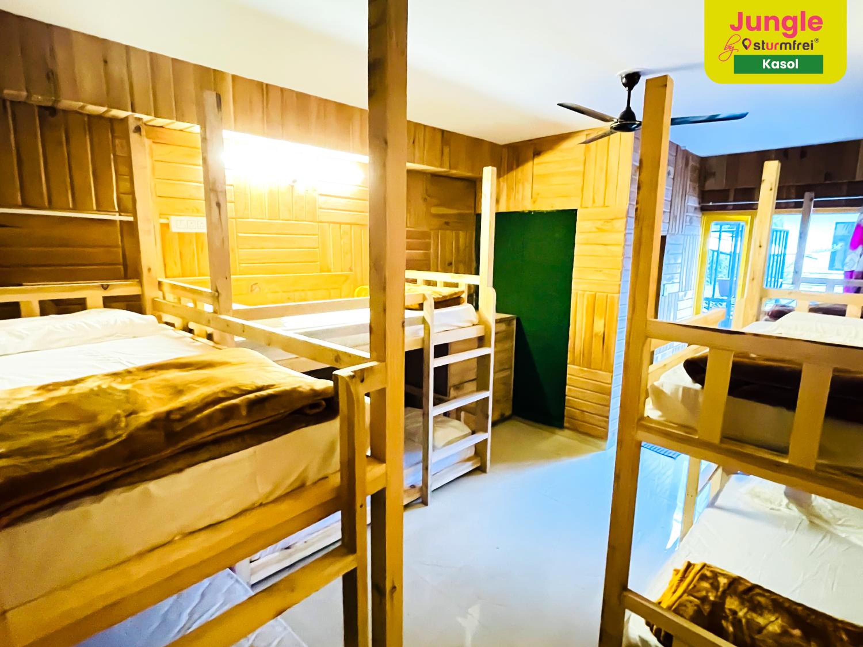 Bed in 6-Bed Mixed Dormitory Room photo 1