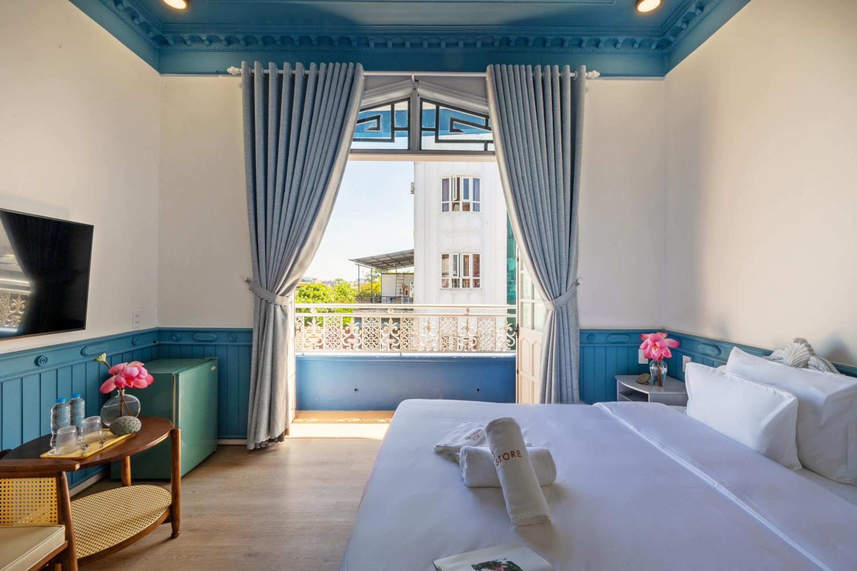 Deluxe Double Room with Balcony photo 2