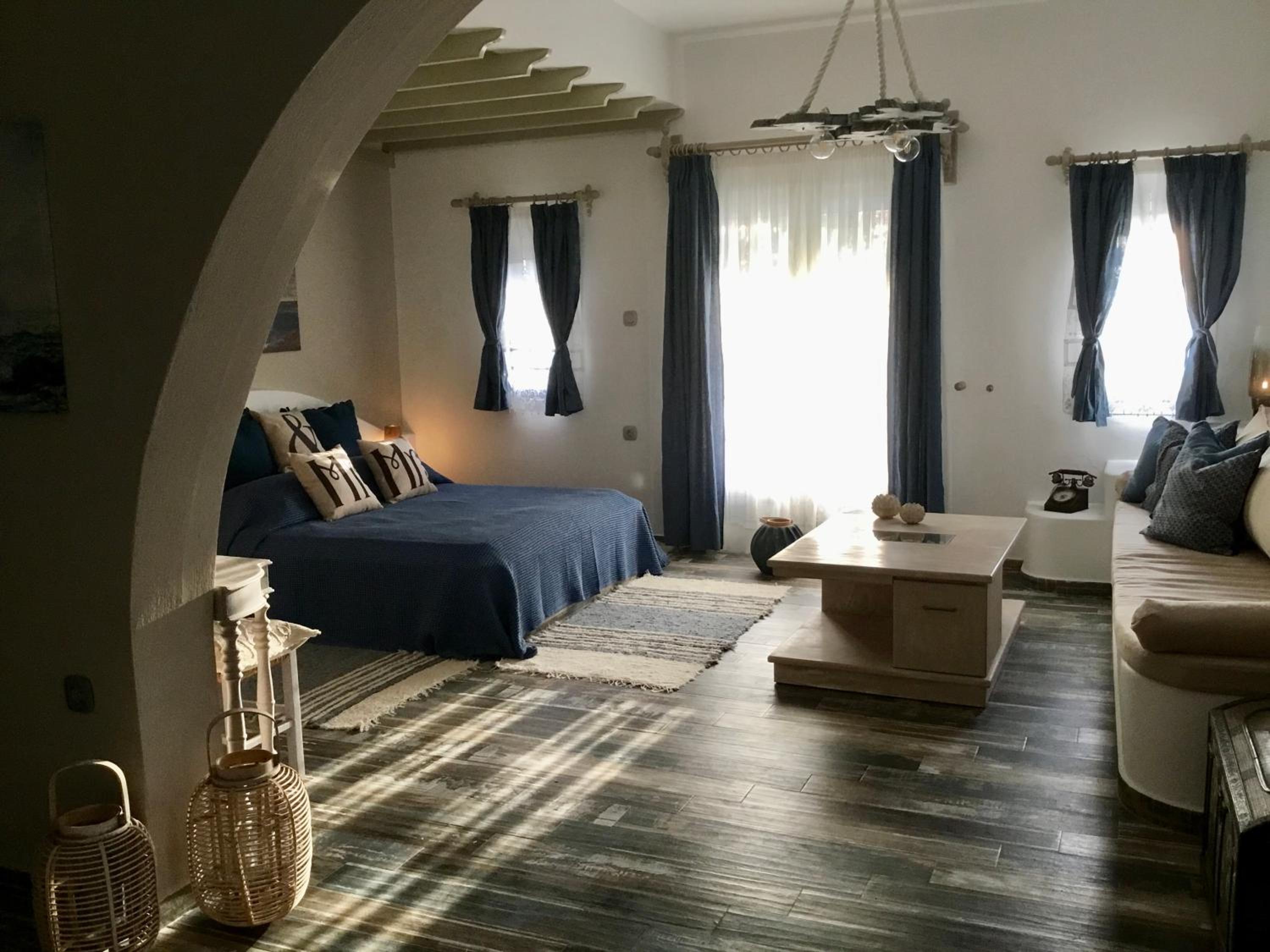 One-Bedroom House photo 1