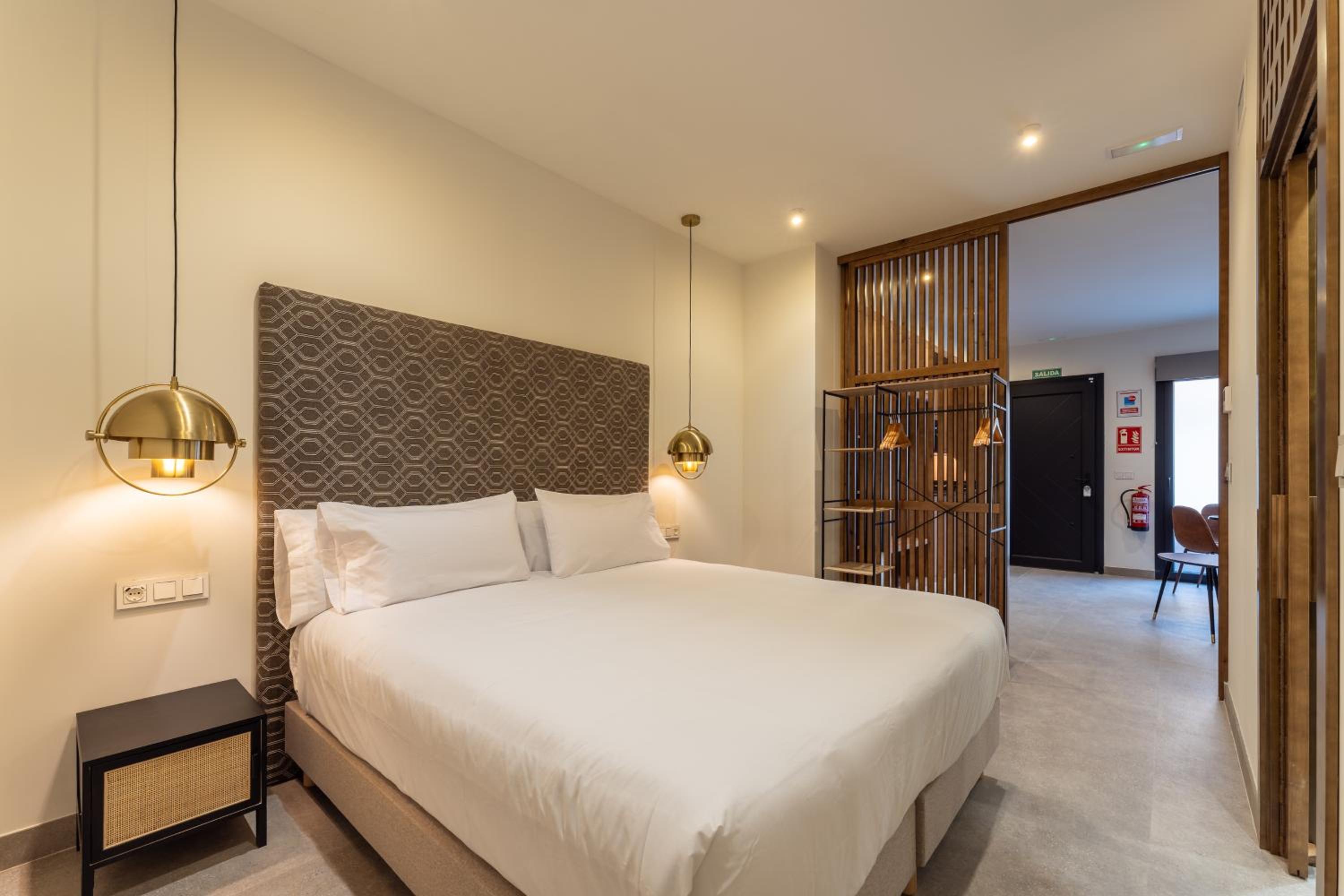 Estudio King con Sofá Cama
