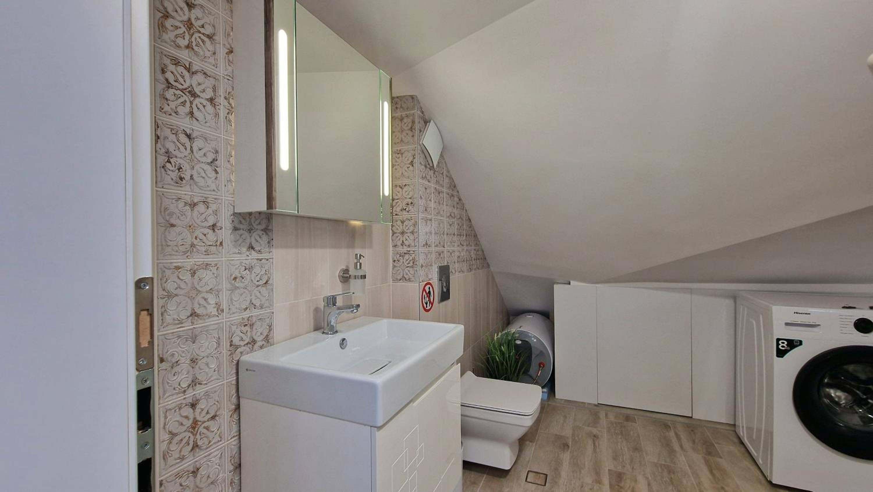 One-Bedroom Loft Apartment With Balcony photo 2