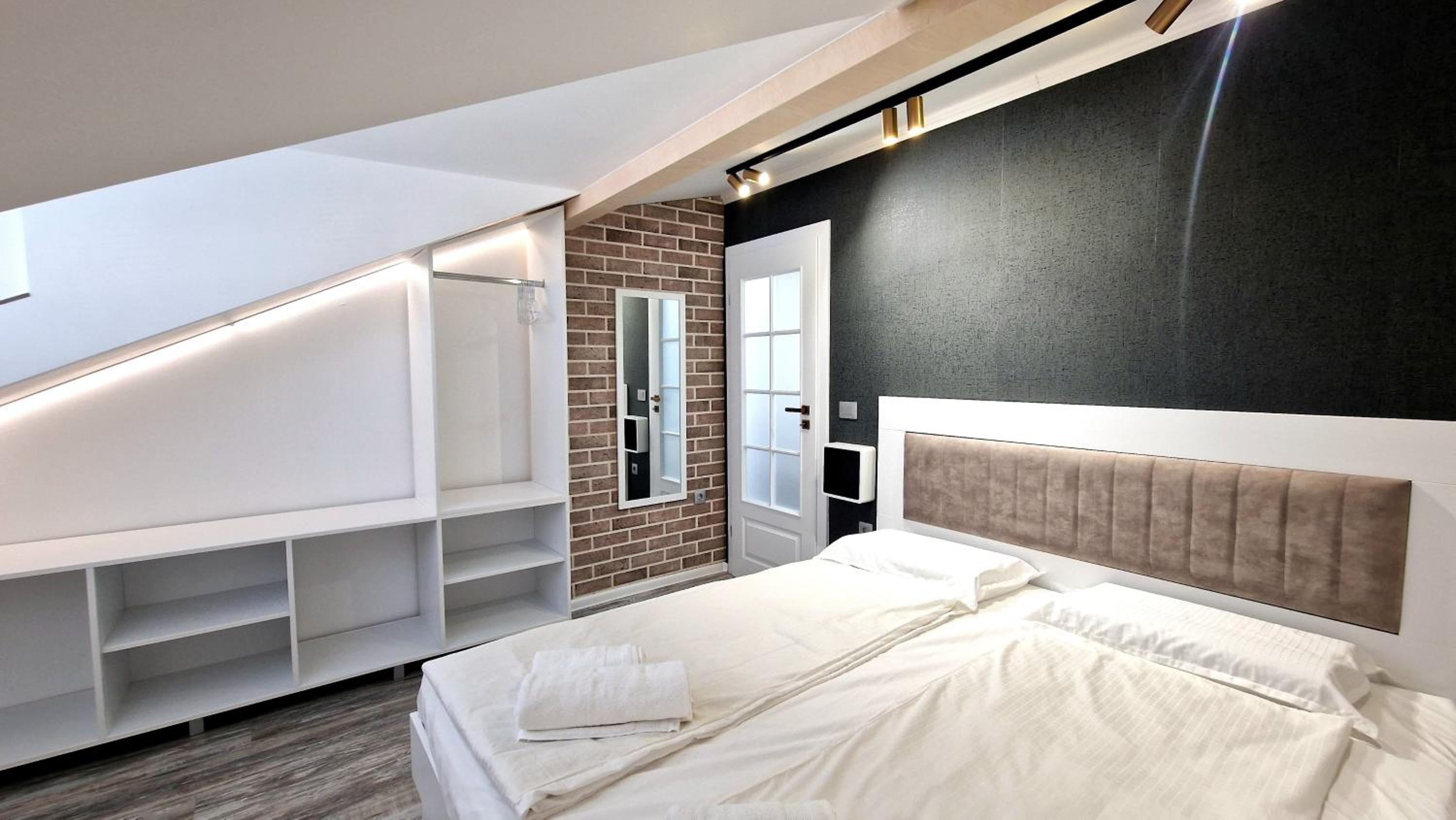 One-Bedroom Loft Apartment With Balcony photo 3