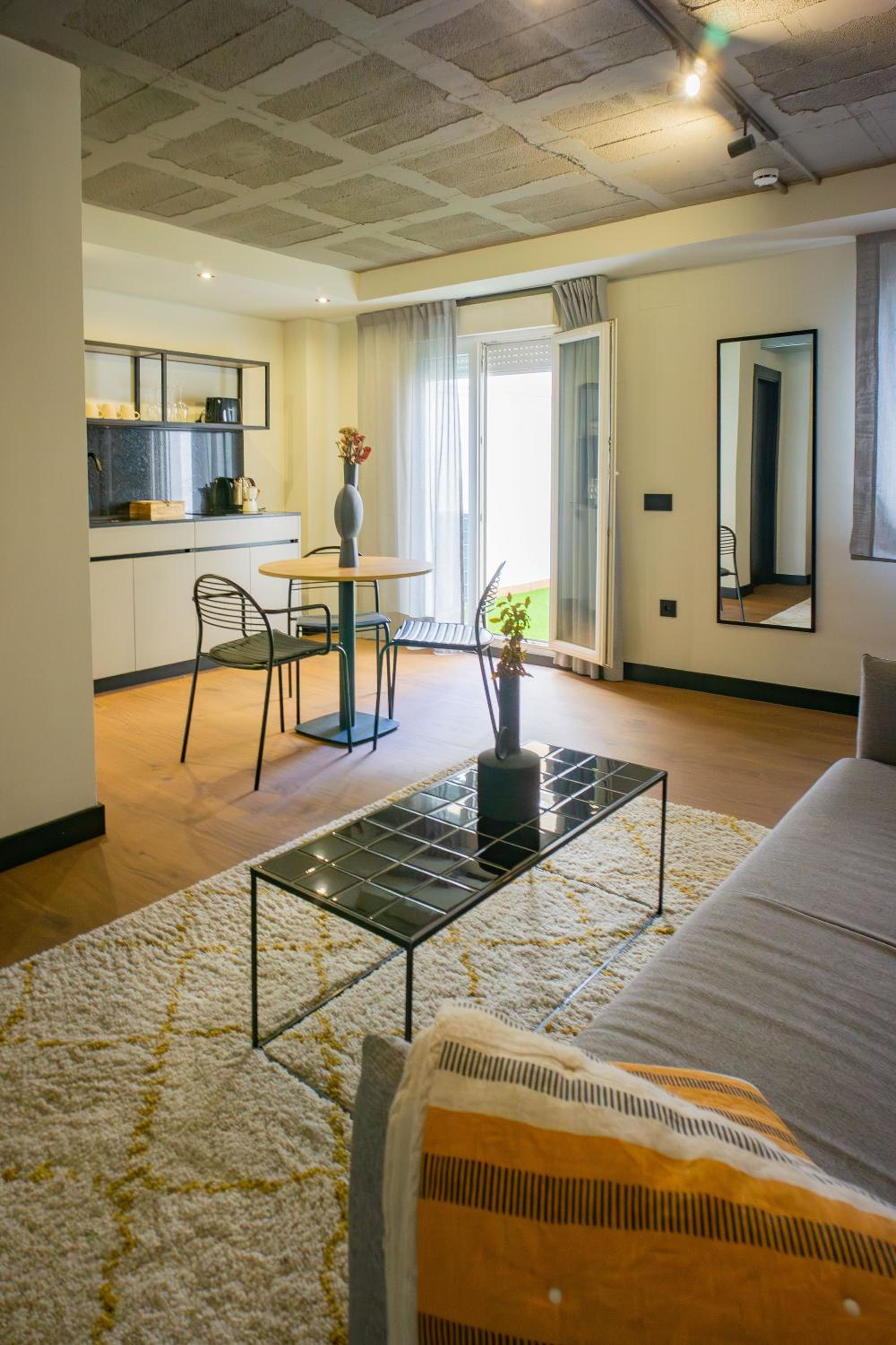 Apartamento de un dormitorio con patio