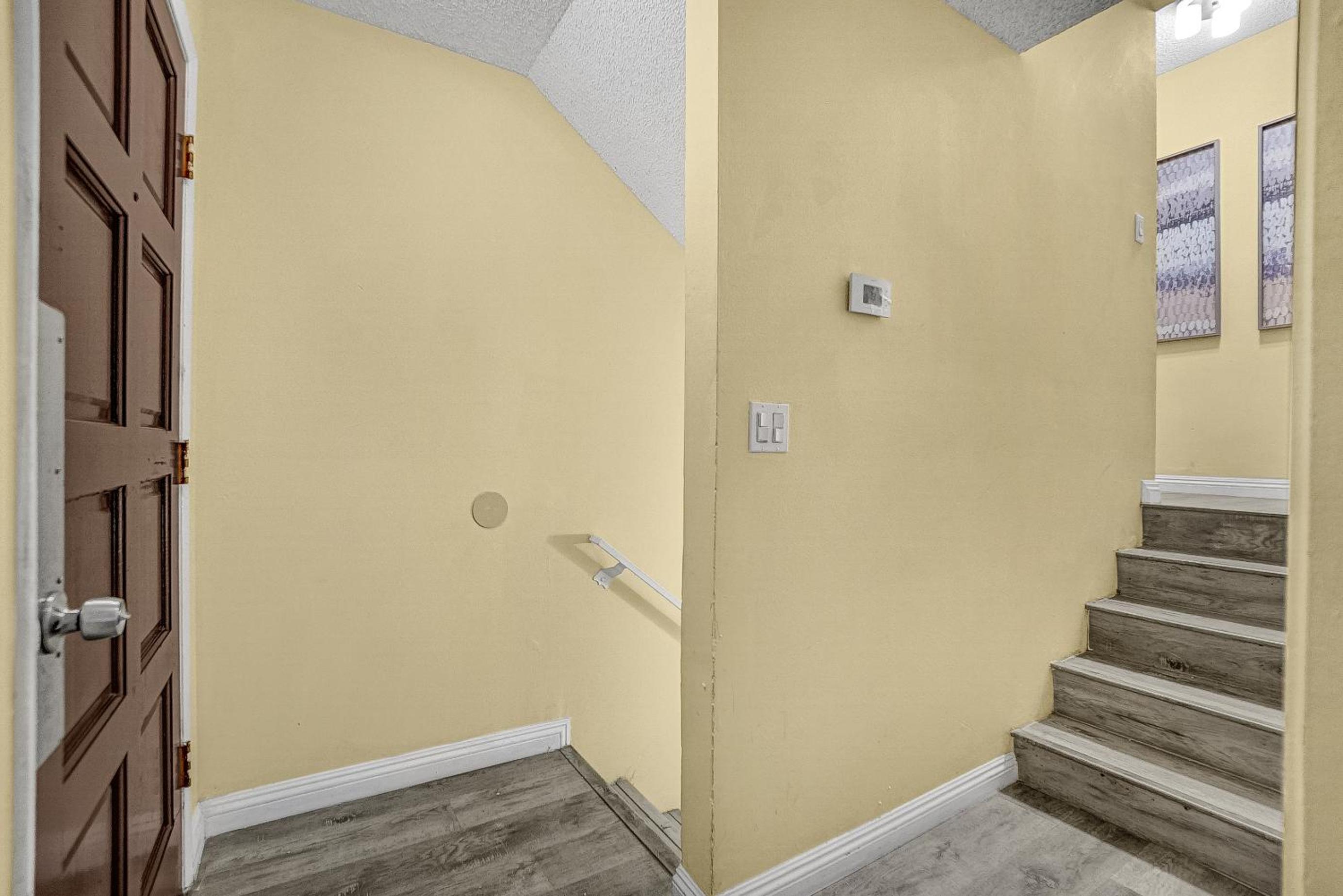 Three-Bedroom Apartment photo 3