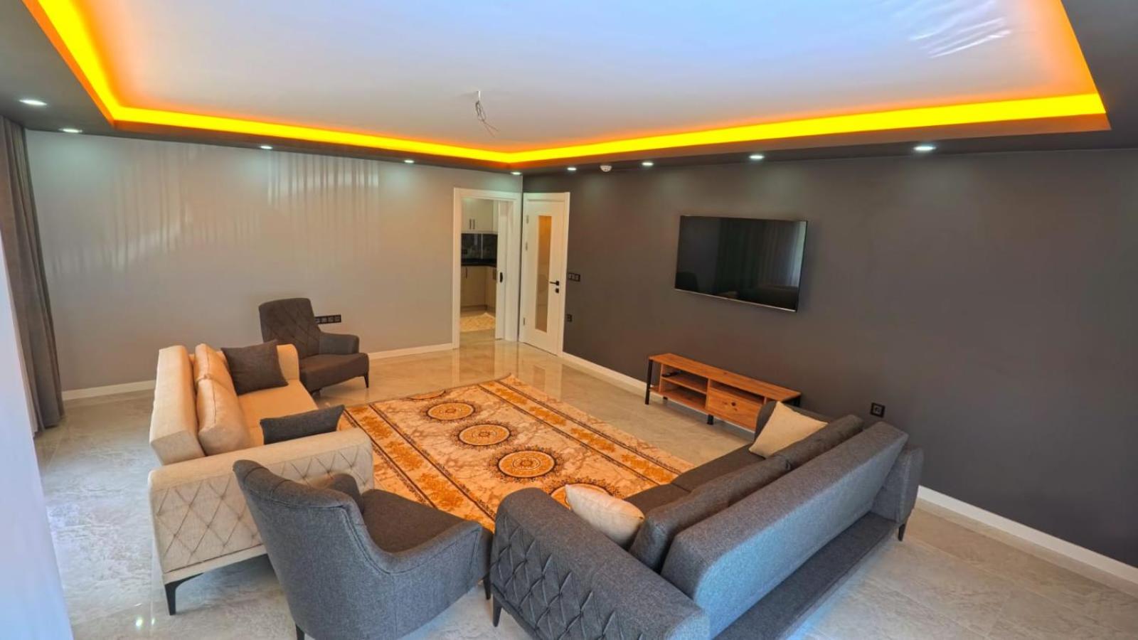 Three-Bedroom Apartment with View photo 2