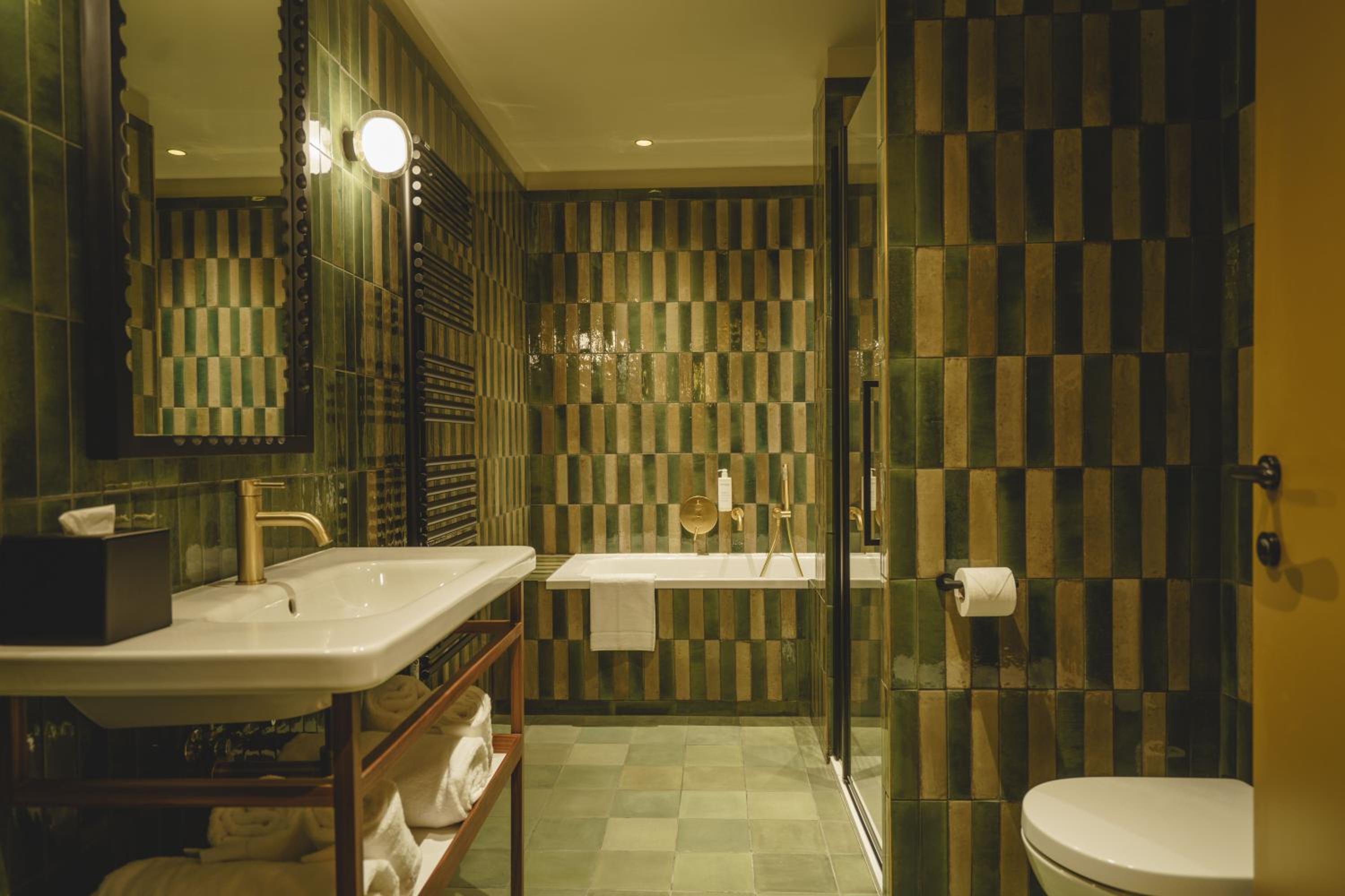 Junior Suite Shower Bath and Terrace