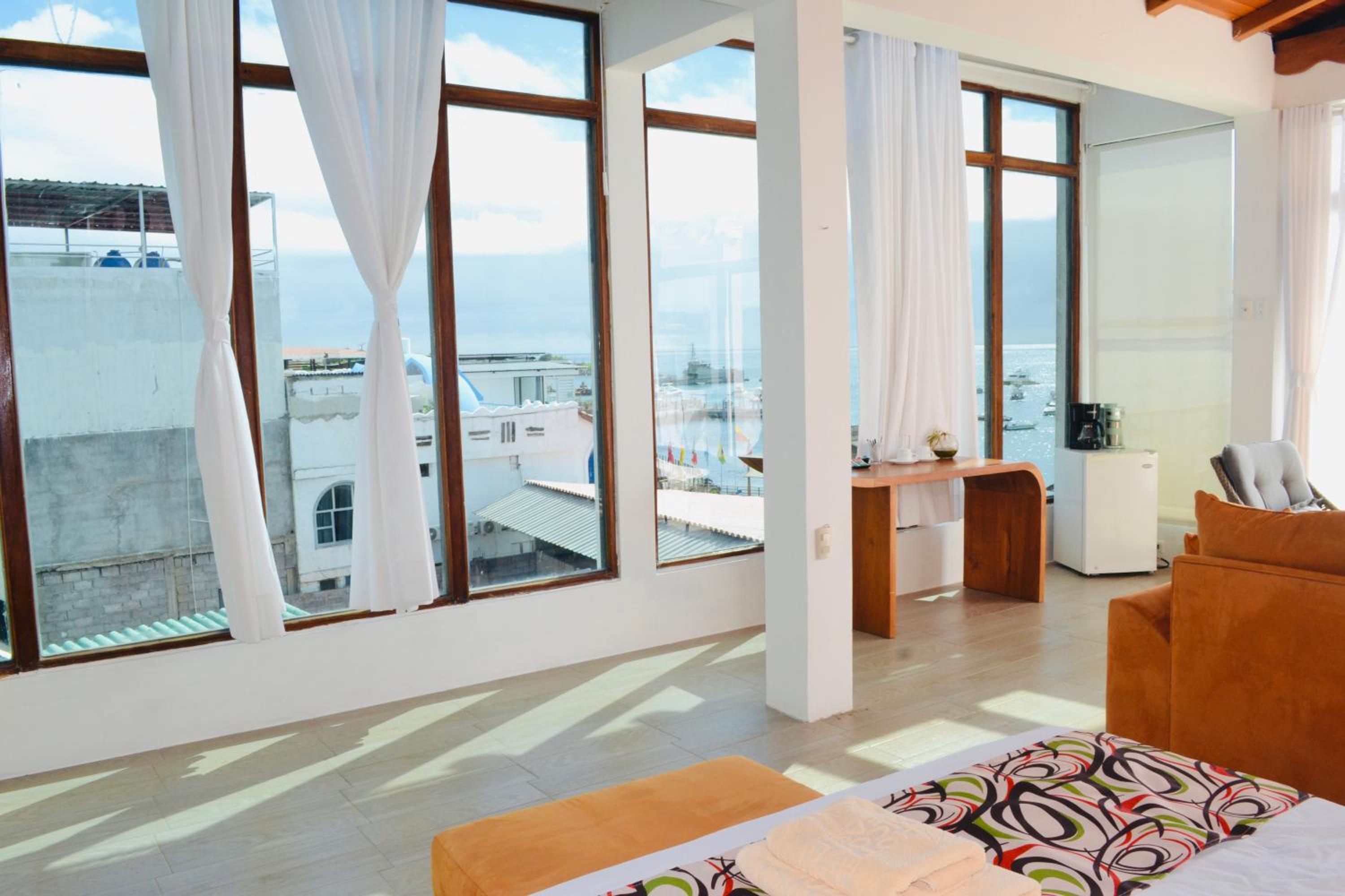 Deluxe Double Room With Balcony And Sea View