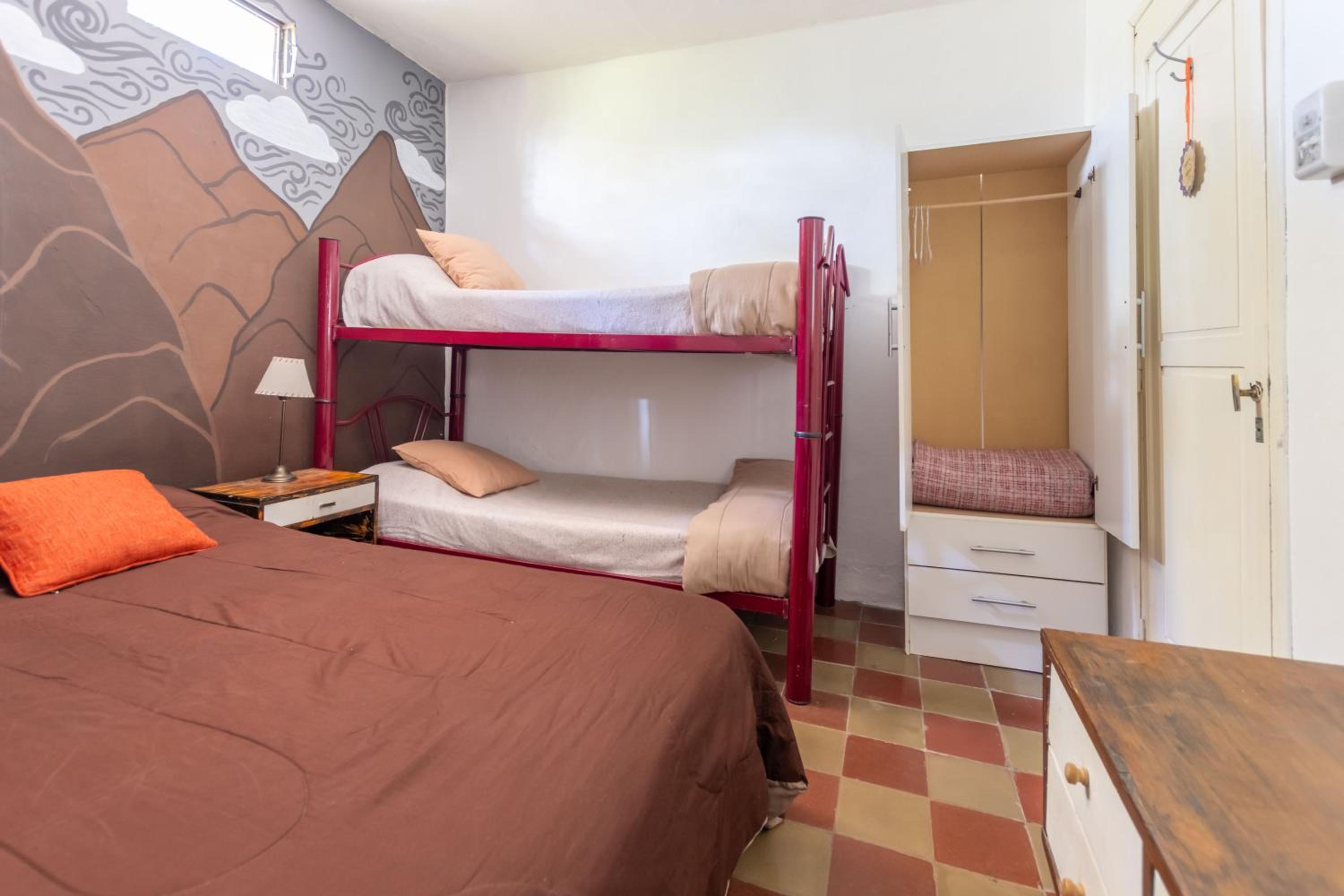 Quadruple Room with Private Bathroom photo 2