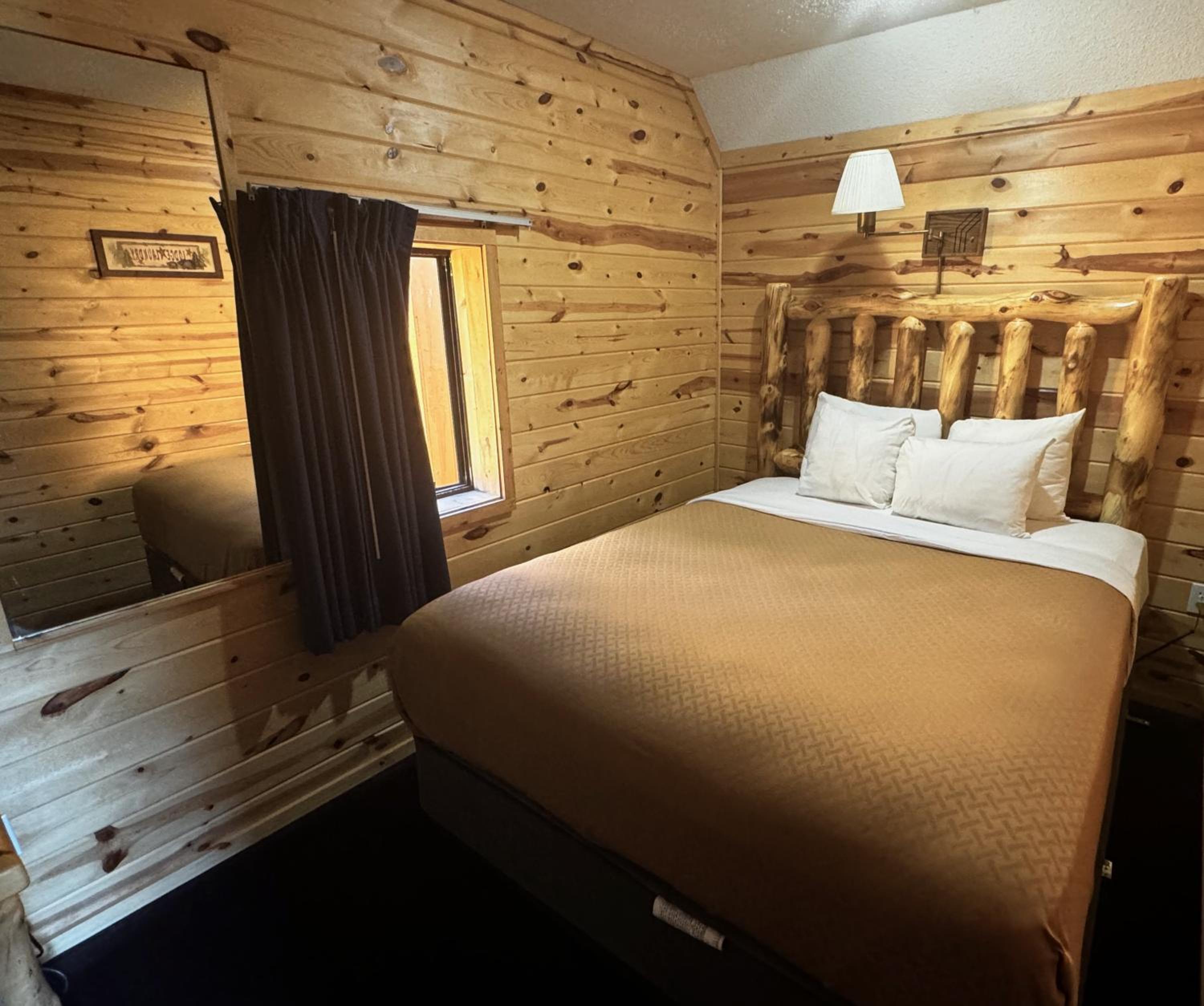 Chalet with Two Queen Beds photo 1