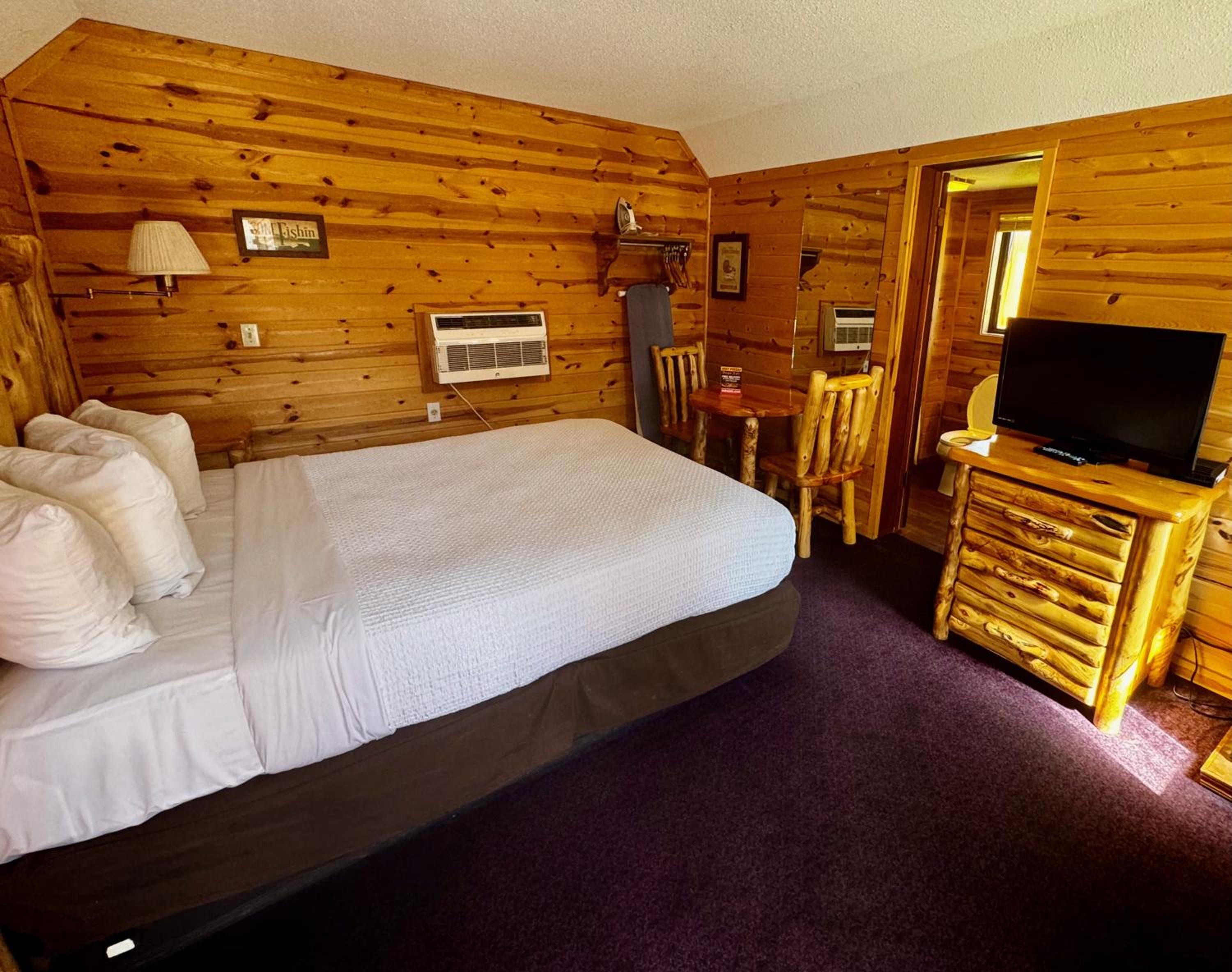 Chalet with Two Queen Beds photo 2