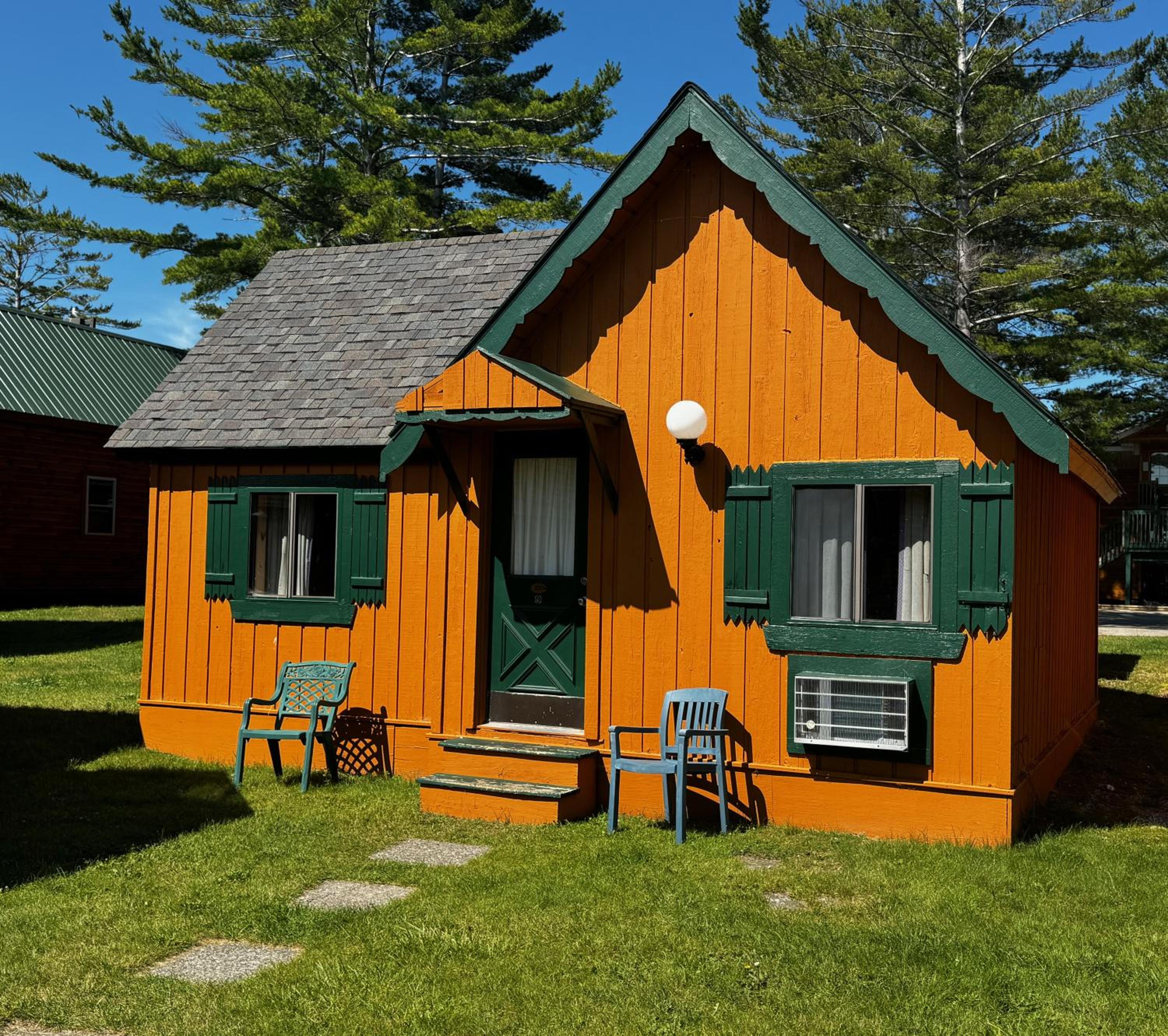 Chalet with Two Queen Beds photo 3