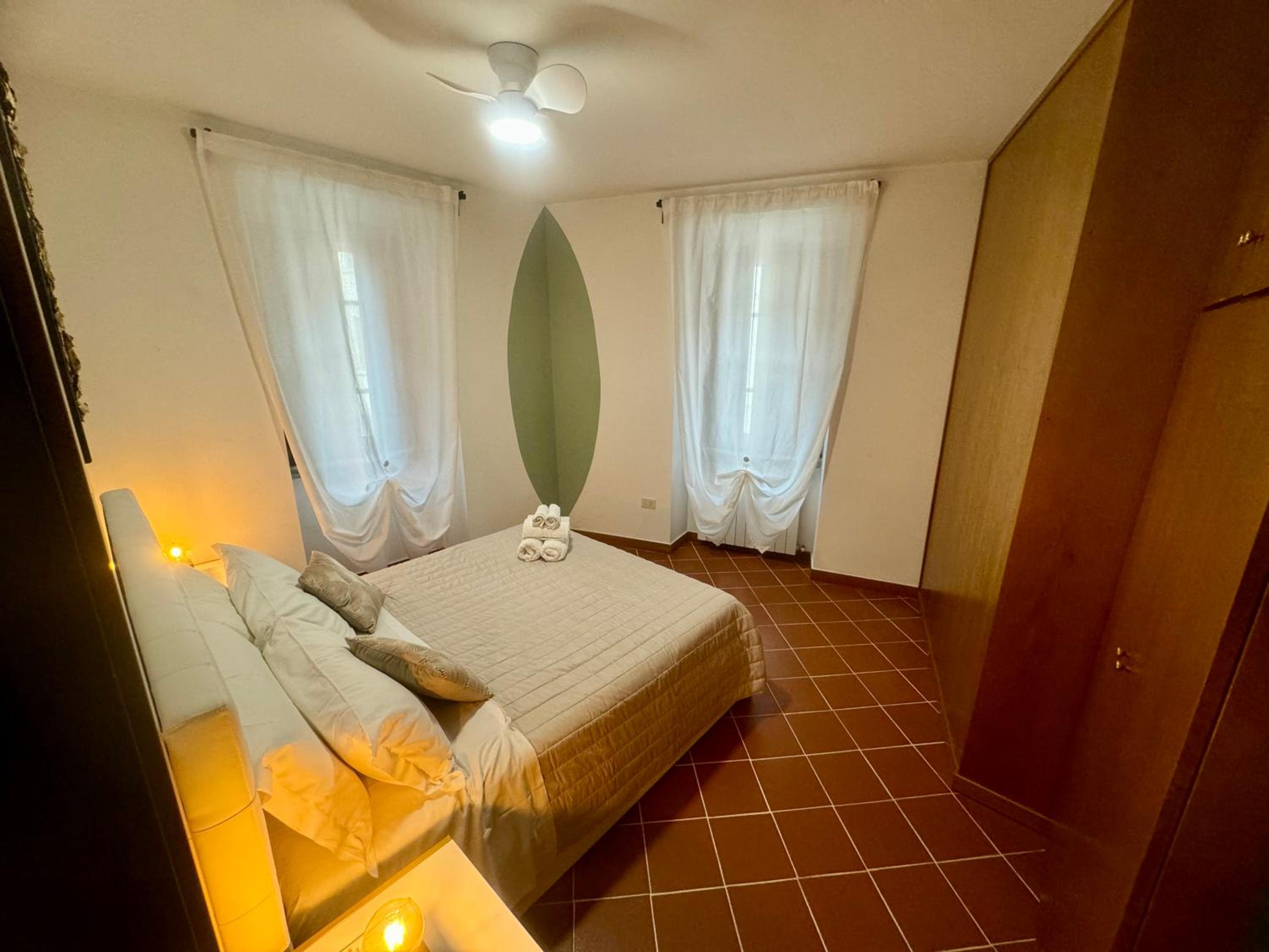 Deluxe One-Bedroom Apartment
